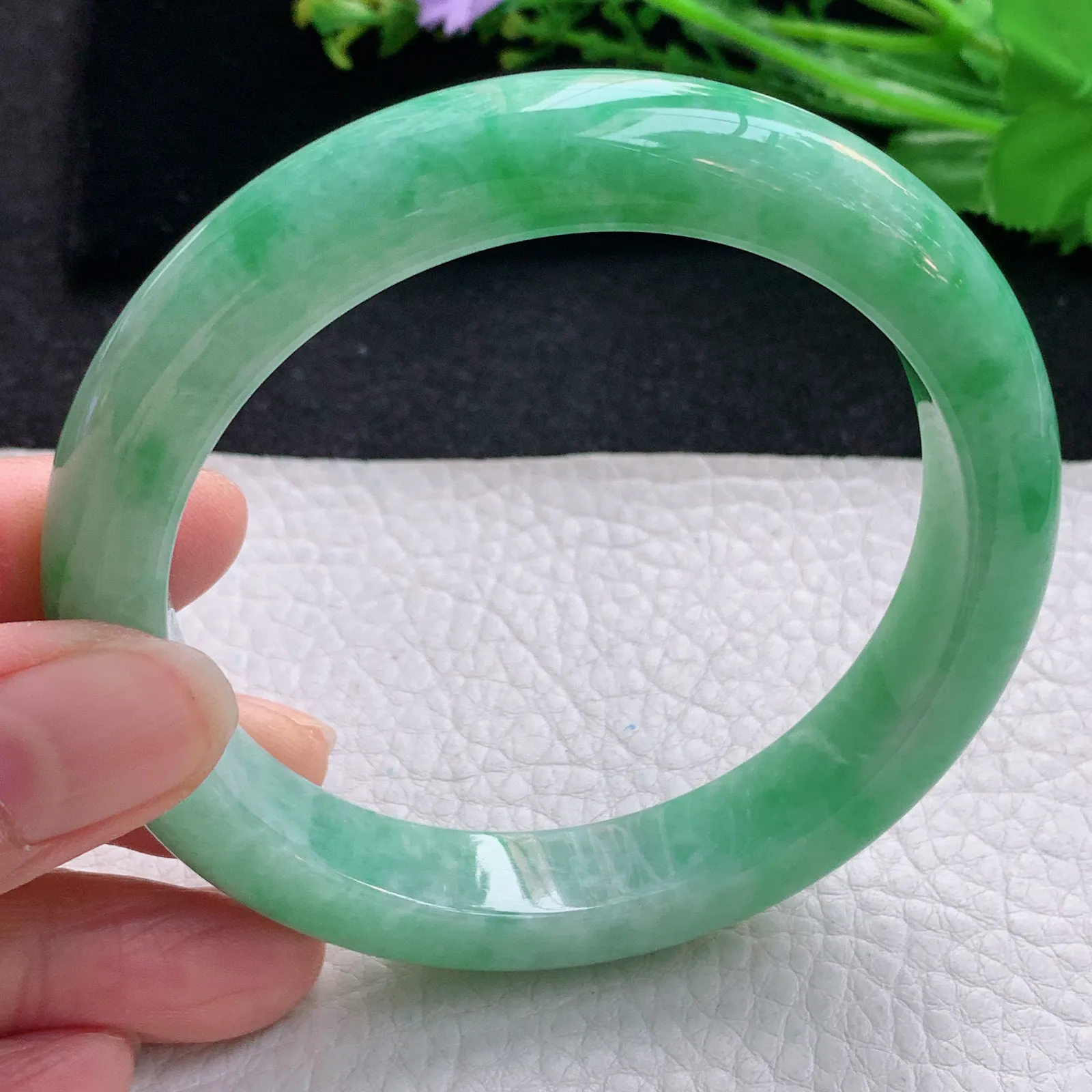 nr大圈口62*12.3*9.2平安镯 天然缅甸翡翠水润辣绿宽边玉手镯 珠宝玉手环