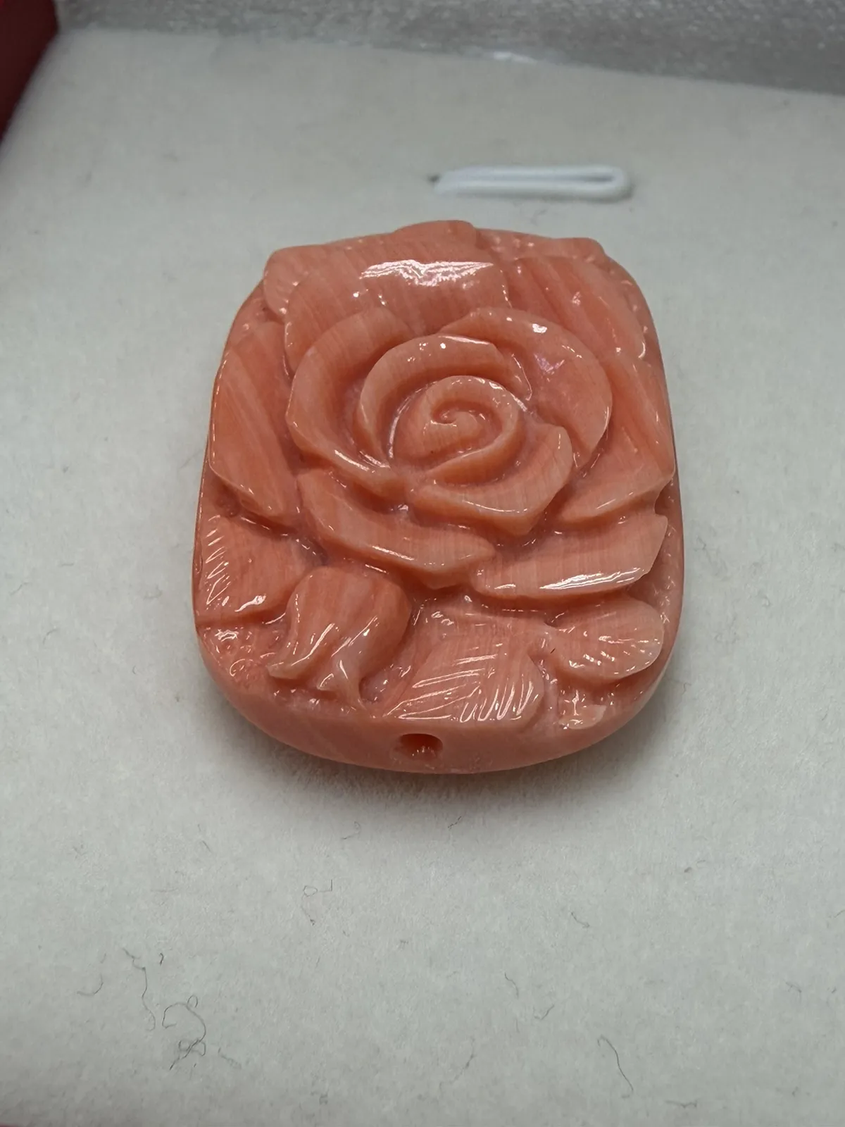 【天然莫莫粉珊瑚大花裸石】天然️添加️优化，台湾产地，莫莫材料，橙粉色，裸石整料雕刻花件漂亮！大花裸石直径30.2*20.4*8.2mm，重量为8克，可适合做镶嵌吊坠、胸针等！