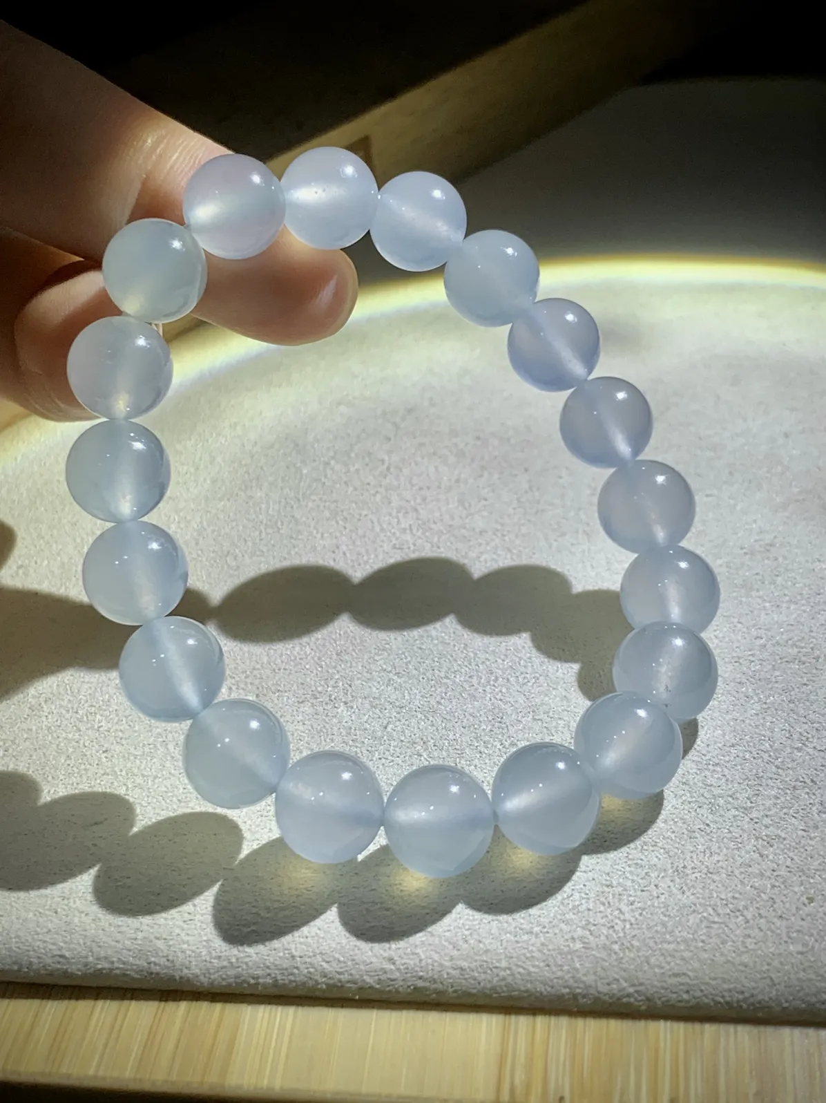 白冰珠子手串，直径约9.8mm，
19粒，30.42g，