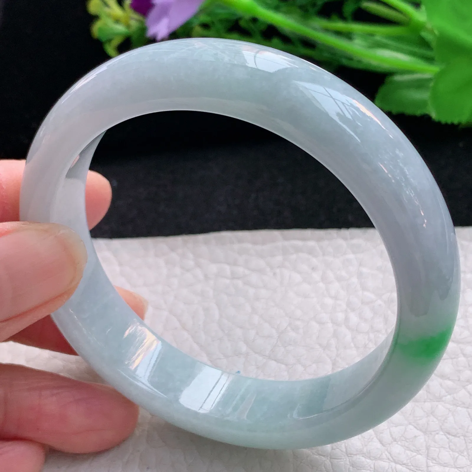 js自然光57.5*14.2*8平安镯 天然缅甸翡翠飘绿清新宽边玉手镯 珠宝玉手环