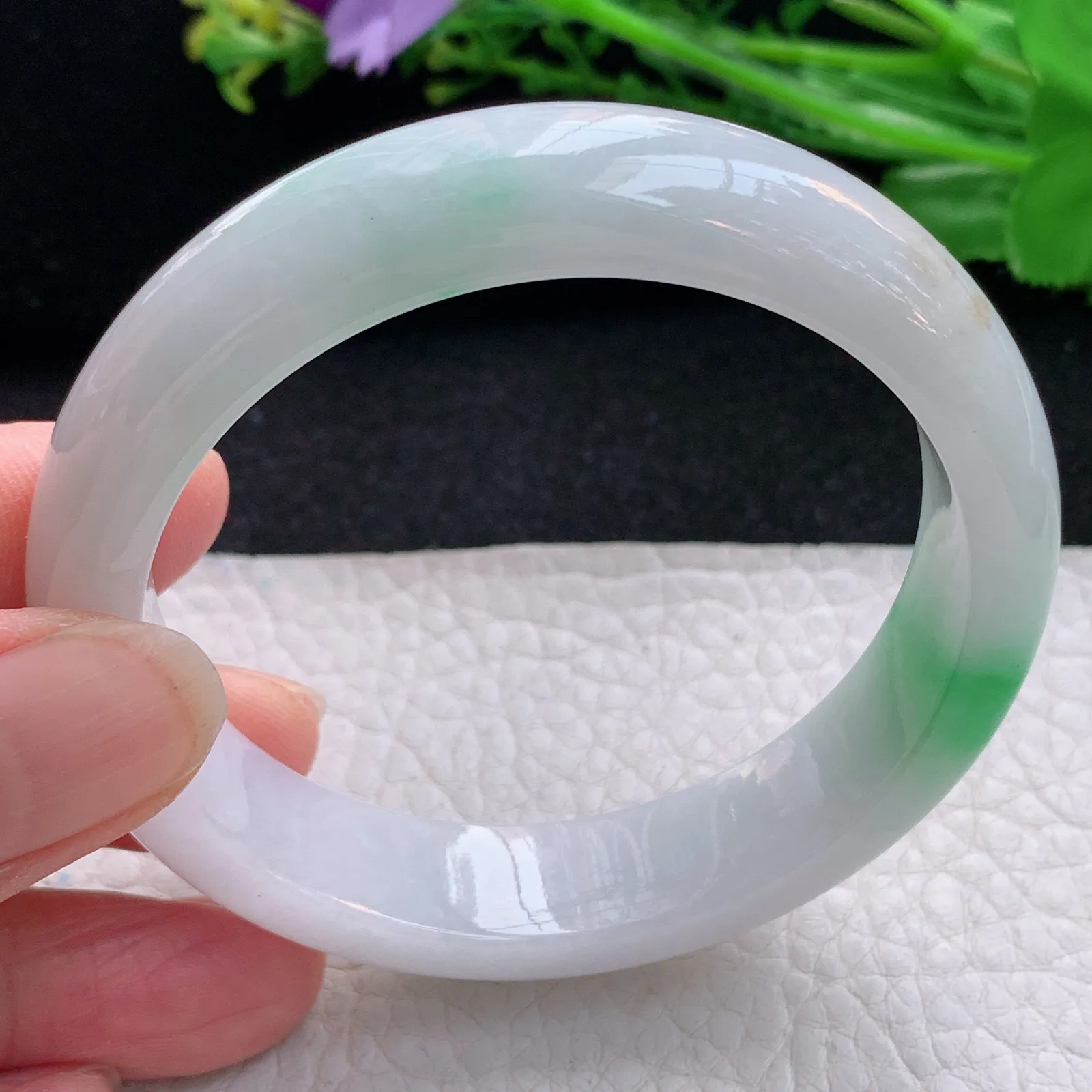 z自然光54.5*13*7.8平安镯 天然缅甸翡翠飘绿宽边玉手镯 珠宝玉手环