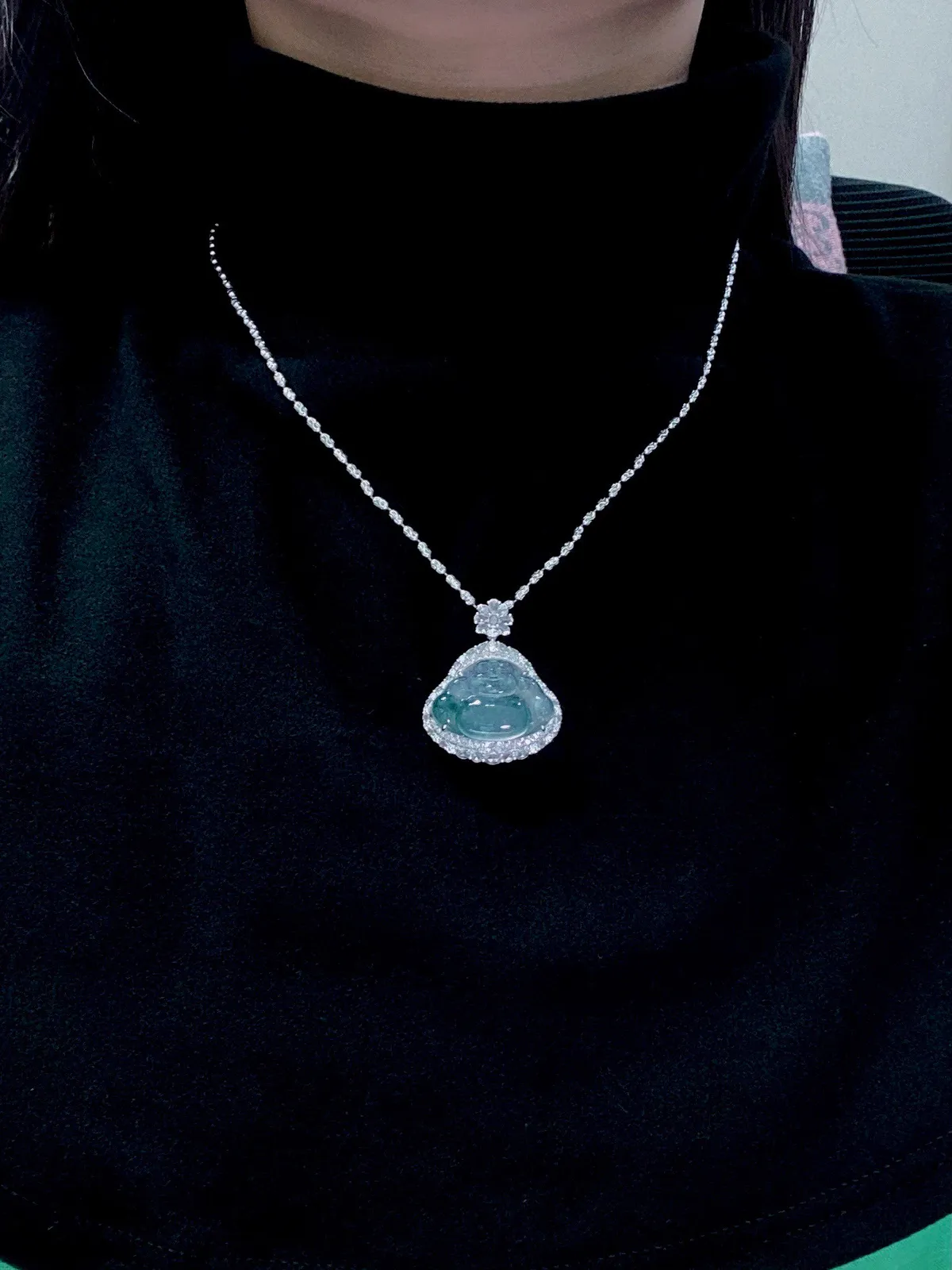 【冰种佛公吊坠】种水上乘，晶莹剔透，纯净通透，莹光感很强，18k金钻镶嵌，裸石尺寸17.1*25*4.8毫米