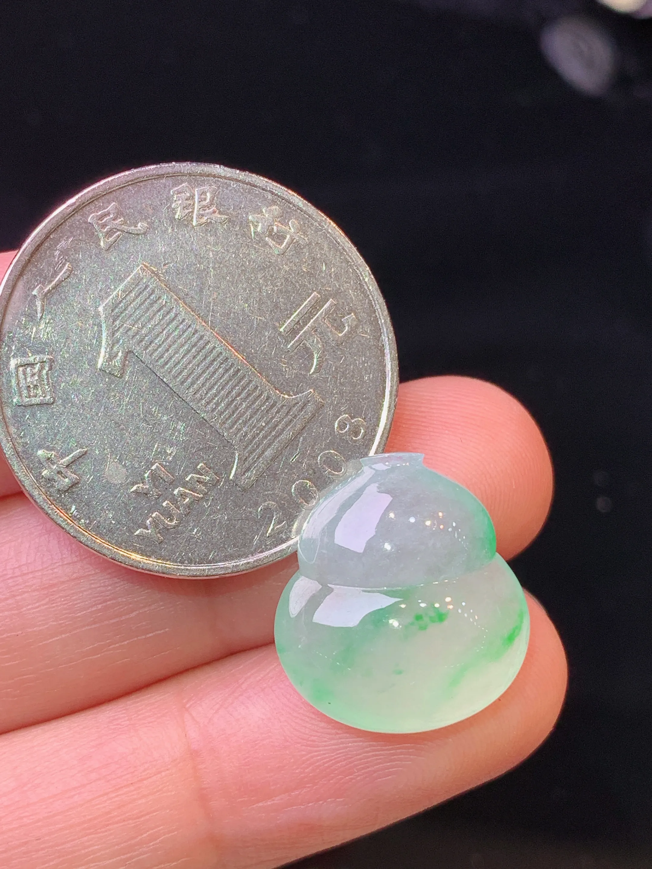 镶嵌款 飘绿葫芦吊坠 玉质细腻 水润亮眼 色泽艳丽 整体尺寸16.5*15.3*7