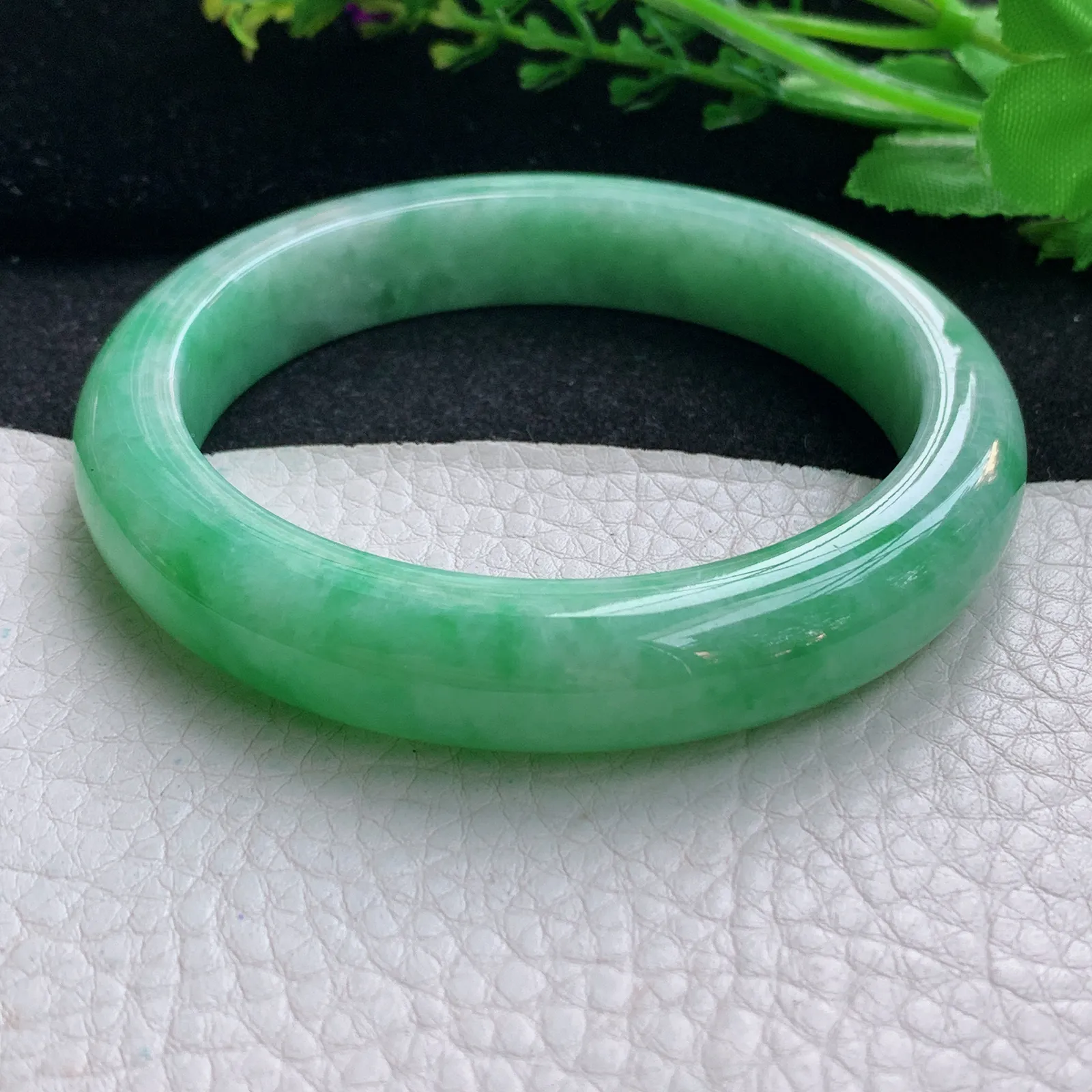 nr大圈口62*12.3*9.2平安镯 天然缅甸翡翠水润辣绿宽边玉手镯 珠宝玉手环