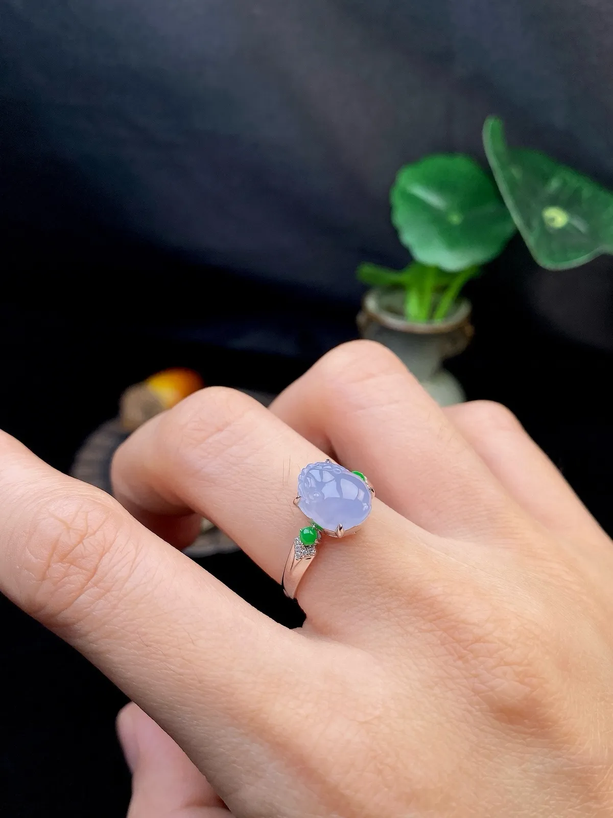 【冰种紫貔貅戒指】质地细腻，饱满度很好，晶莹剔透，18k金钻镶嵌，裸石尺寸9.7*8.1*4.1毫米