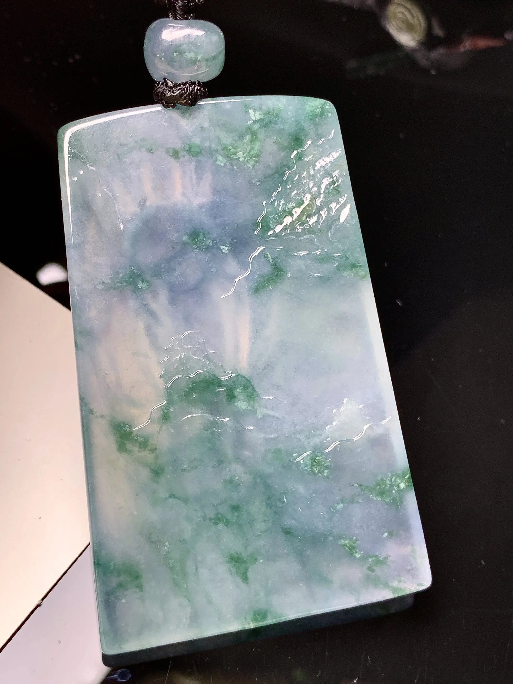 冰种山水飘绿观音吊坠 玉质细腻 水润亮眼 色泽艳丽 整体尺寸64*40.5*6