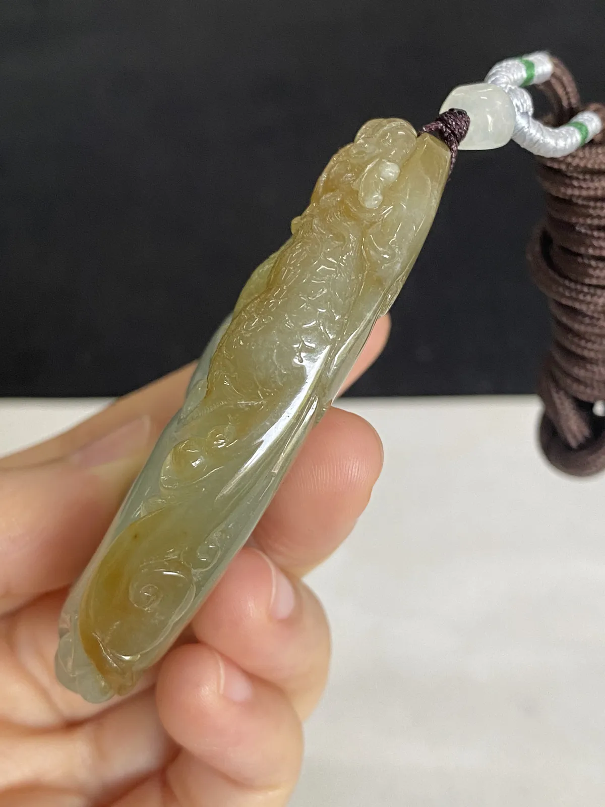 翡翠冰糯种黄色吊坠，配珠未测