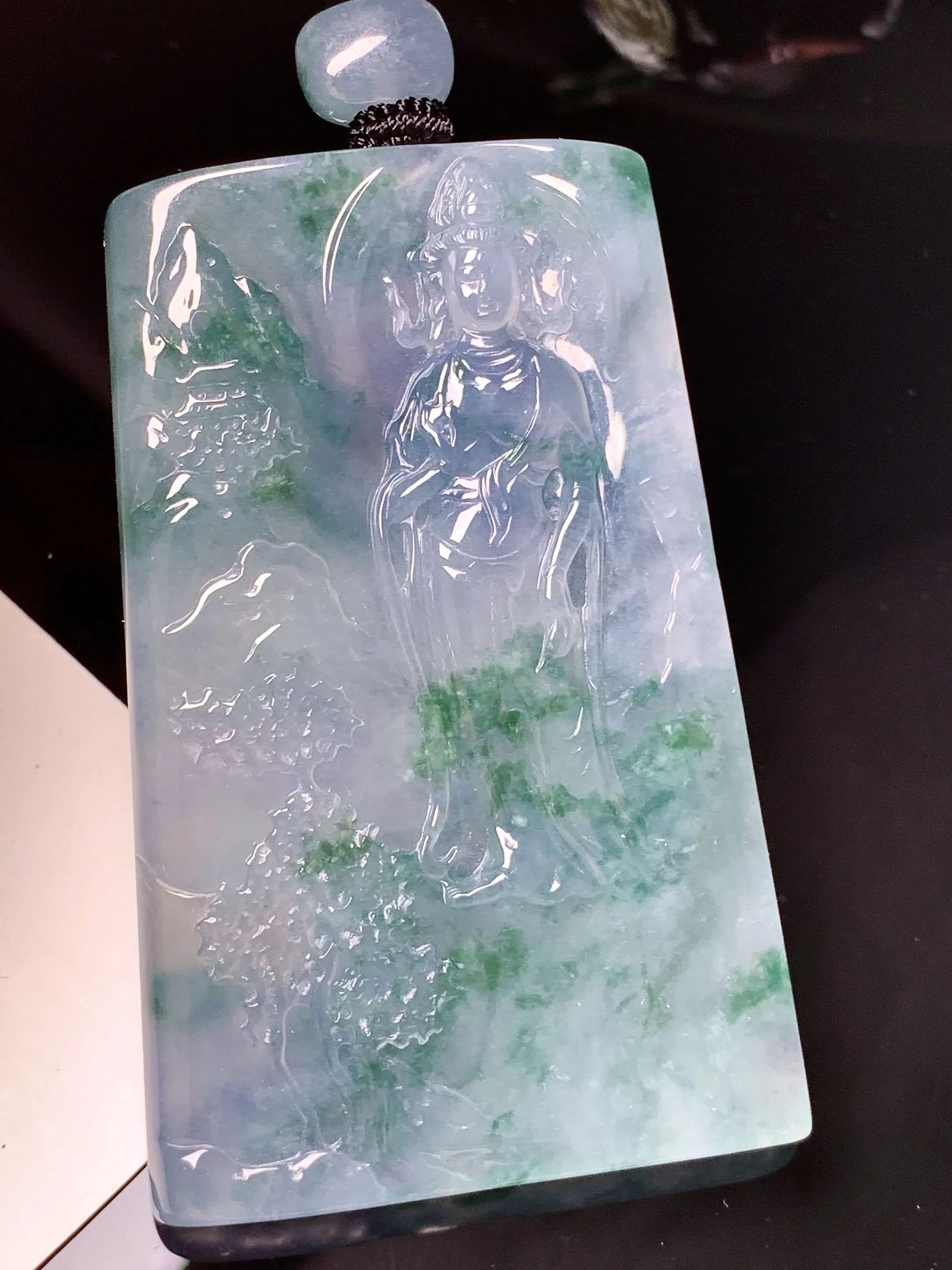 冰种山水飘绿观音吊坠 玉质细腻 水润亮眼 色泽艳丽 整体尺寸64*40.5*6