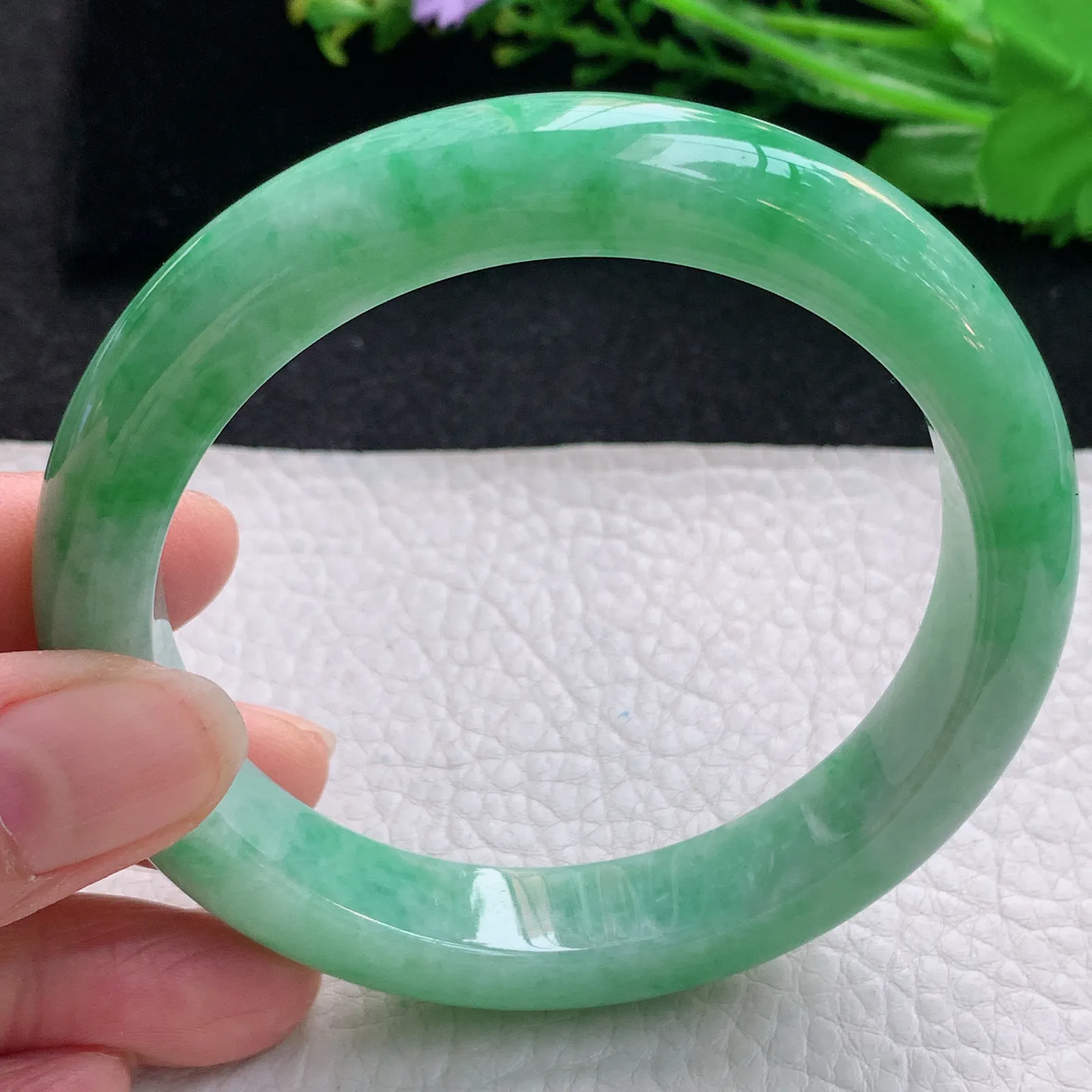 nr大圈口62*12.3*9.2平安镯 天然缅甸翡翠水润辣绿宽边玉手镯 珠宝玉手环