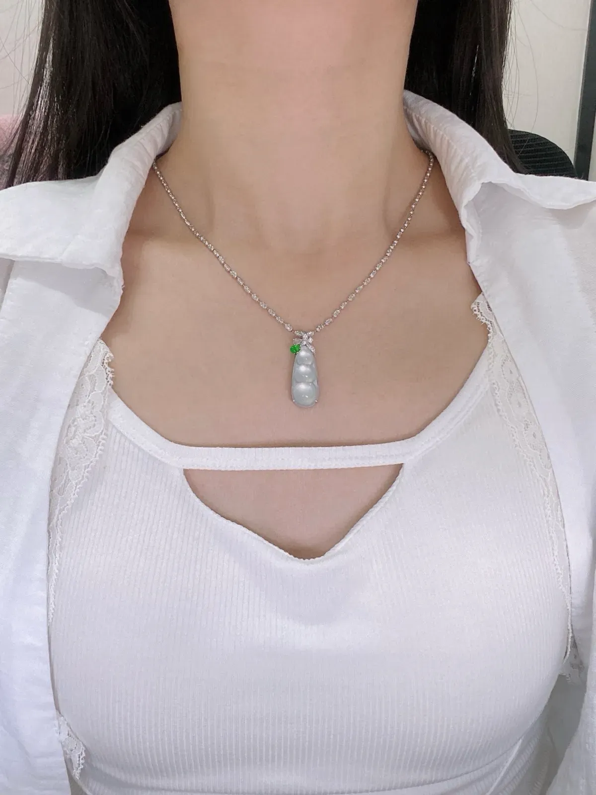 【冰种福豆吊坠】种地上乘，冰感十足，通透起光，饱满圆润，收藏品质，18k金钻镶嵌，裸石尺寸23.9*10.4*4.5毫米