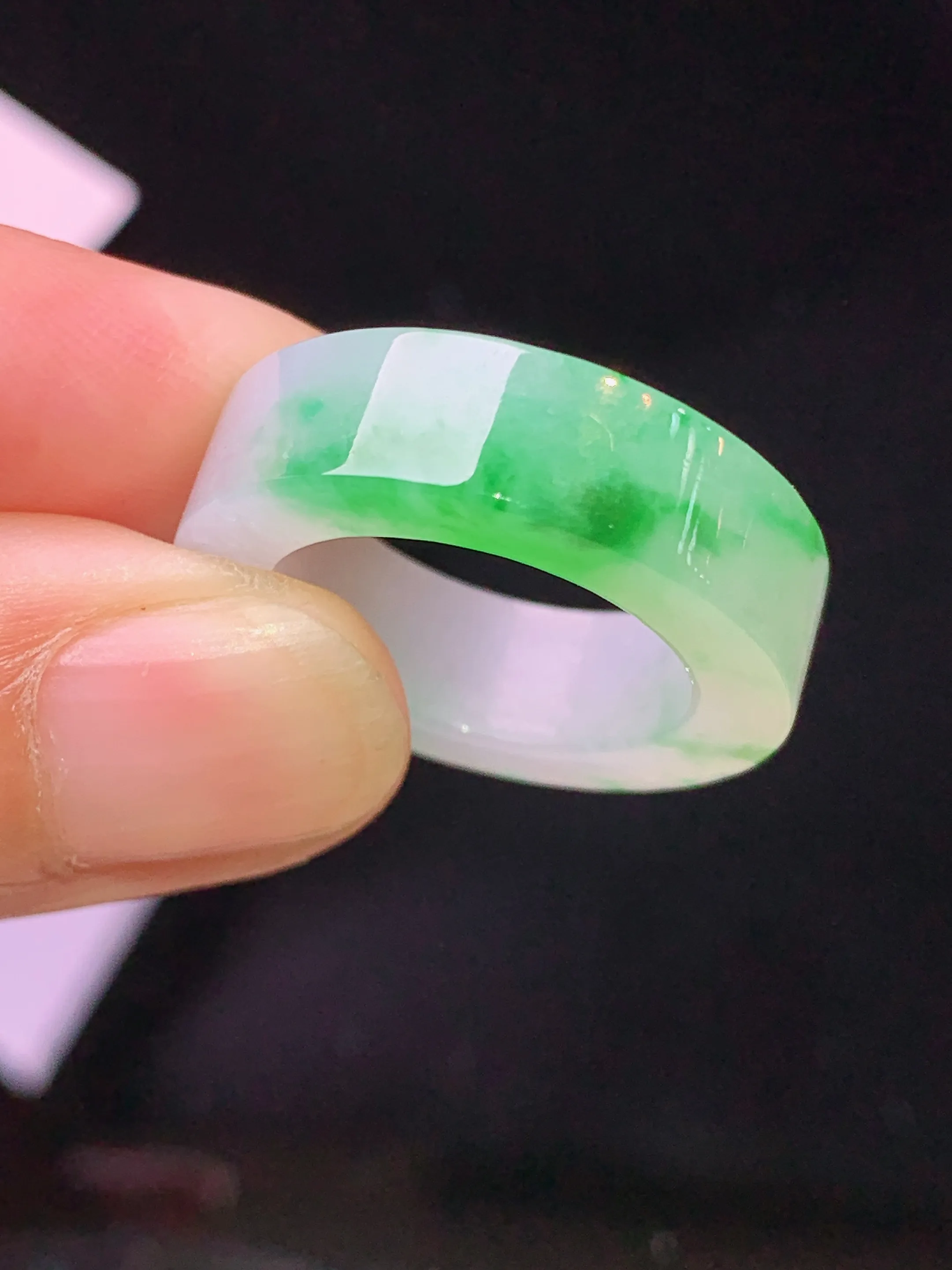 飘绿指环 玉质细腻 水润亮眼 色泽艳丽 圈口9.5整体尺寸23*6.2*3.8