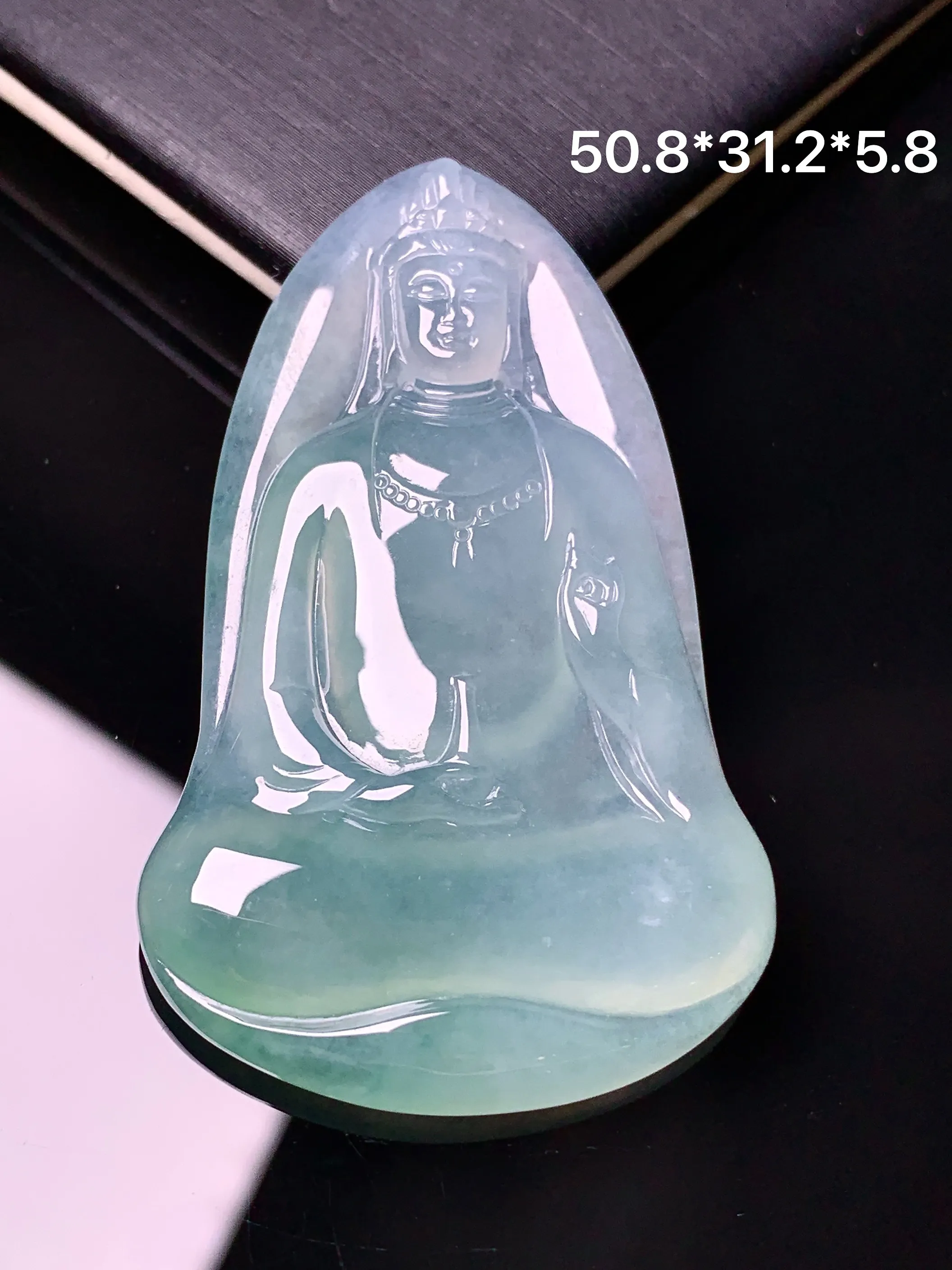 冰种飘绿观音吊坠 玉质细腻 水润亮眼 色泽艳丽 整体尺寸50.8*31.2*5.8