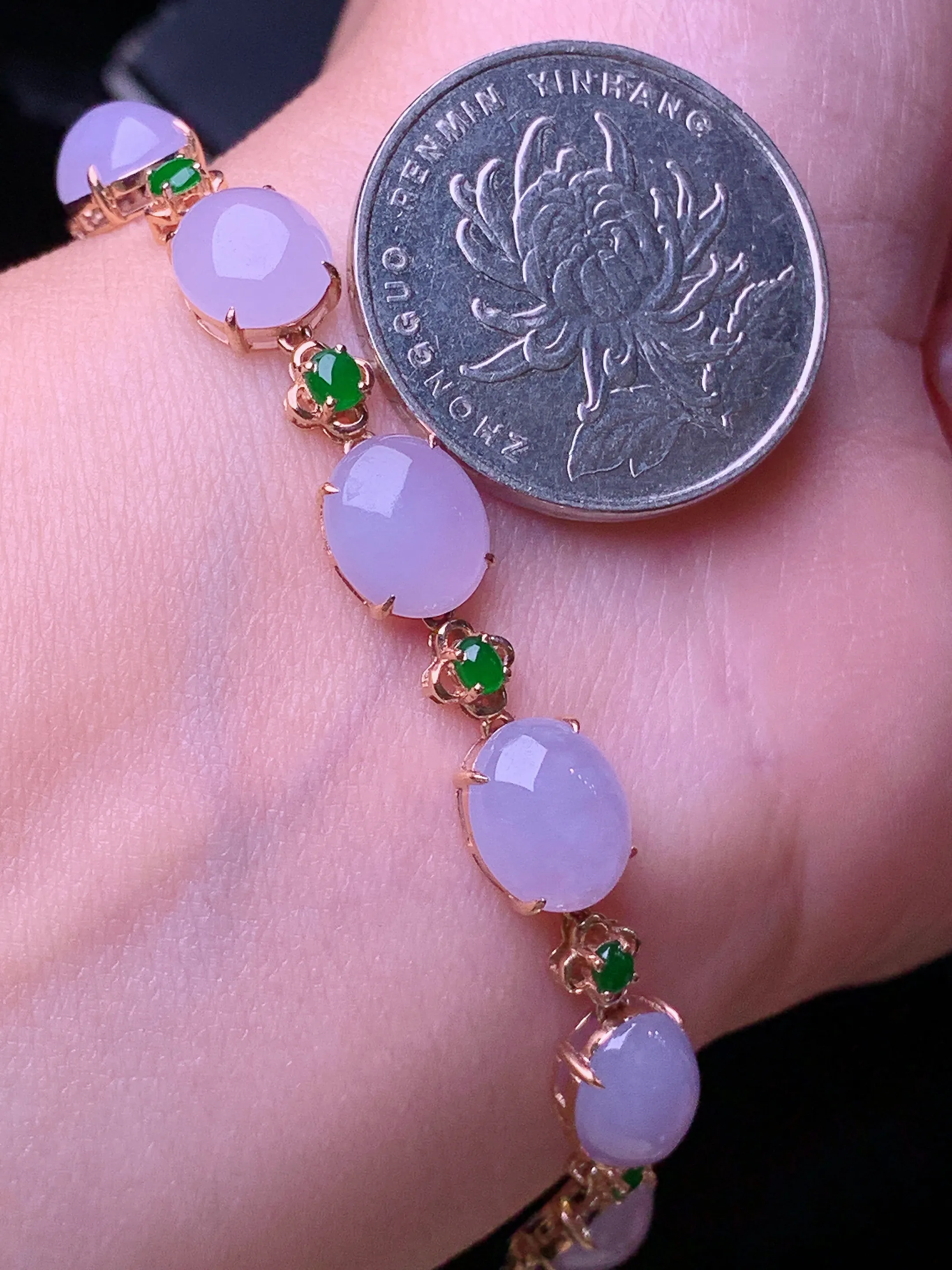 18k金镶嵌紫罗兰蛋面手链 玉质细腻 水润亮眼 色泽艳丽 整体尺寸82.8*8*5.6