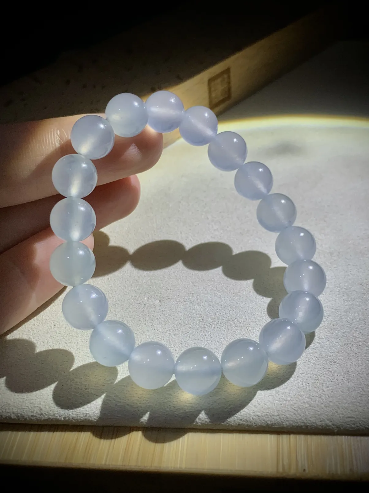 白冰珠子手串，直径约9.8mm，
19粒，30.42g，