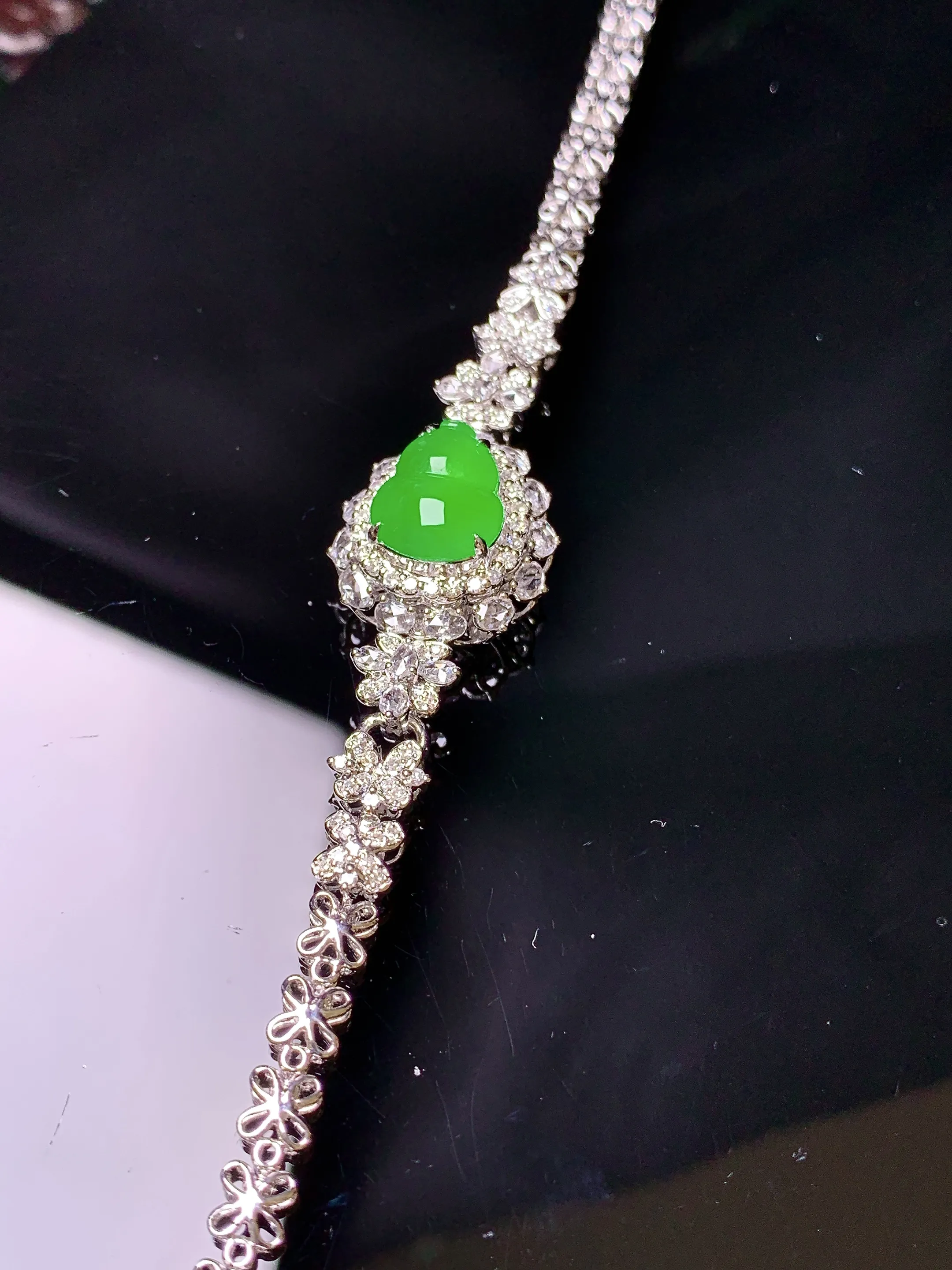 18k金钻镶嵌满绿葫芦手链吊坠两用款 玉质细腻 水润亮眼 色泽艳丽 整体尺寸22.8*14.8*10