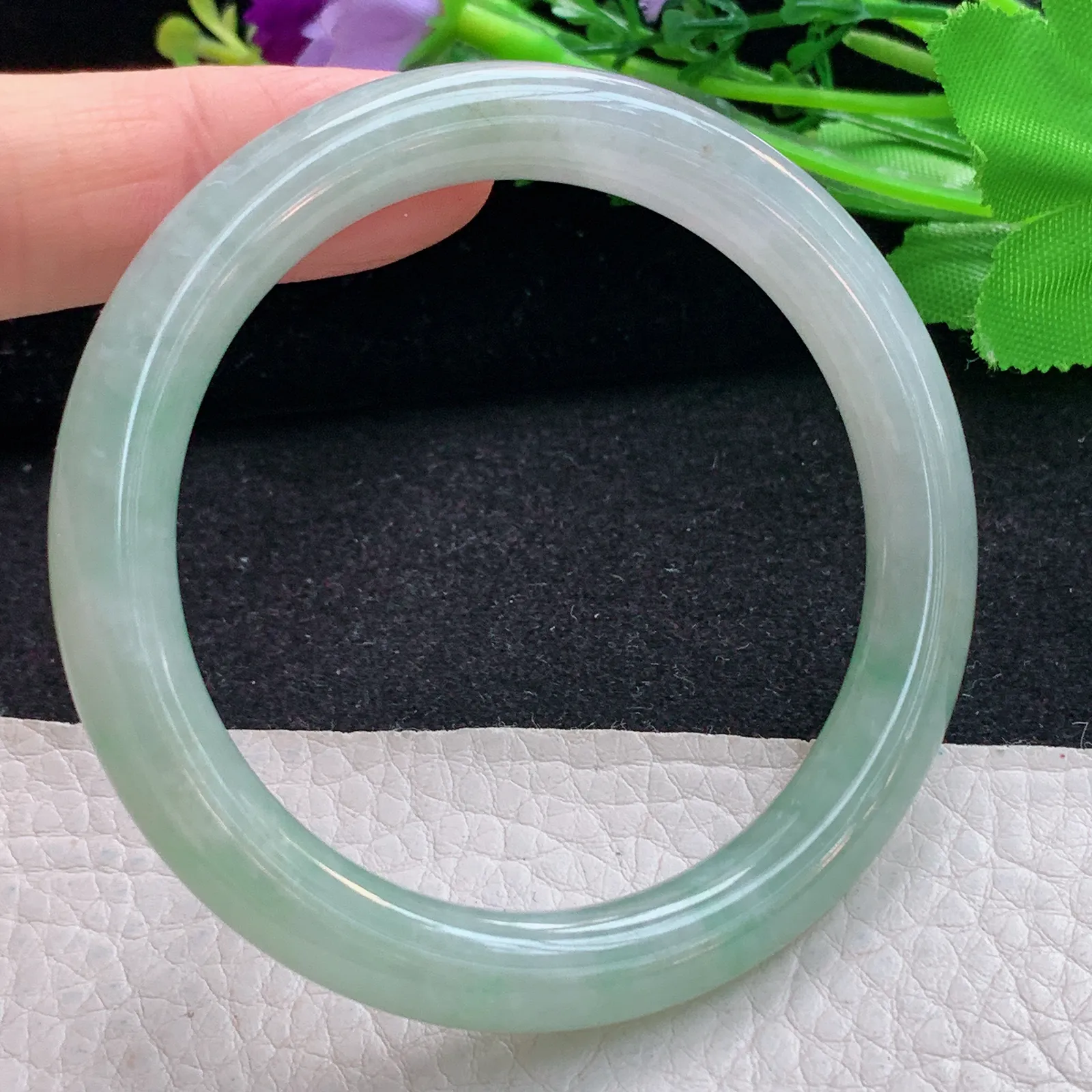 n自然光53.5*8.5叮当镯 翡翠a货玉手镯水润清新秀气圆条玉手环 美人镯