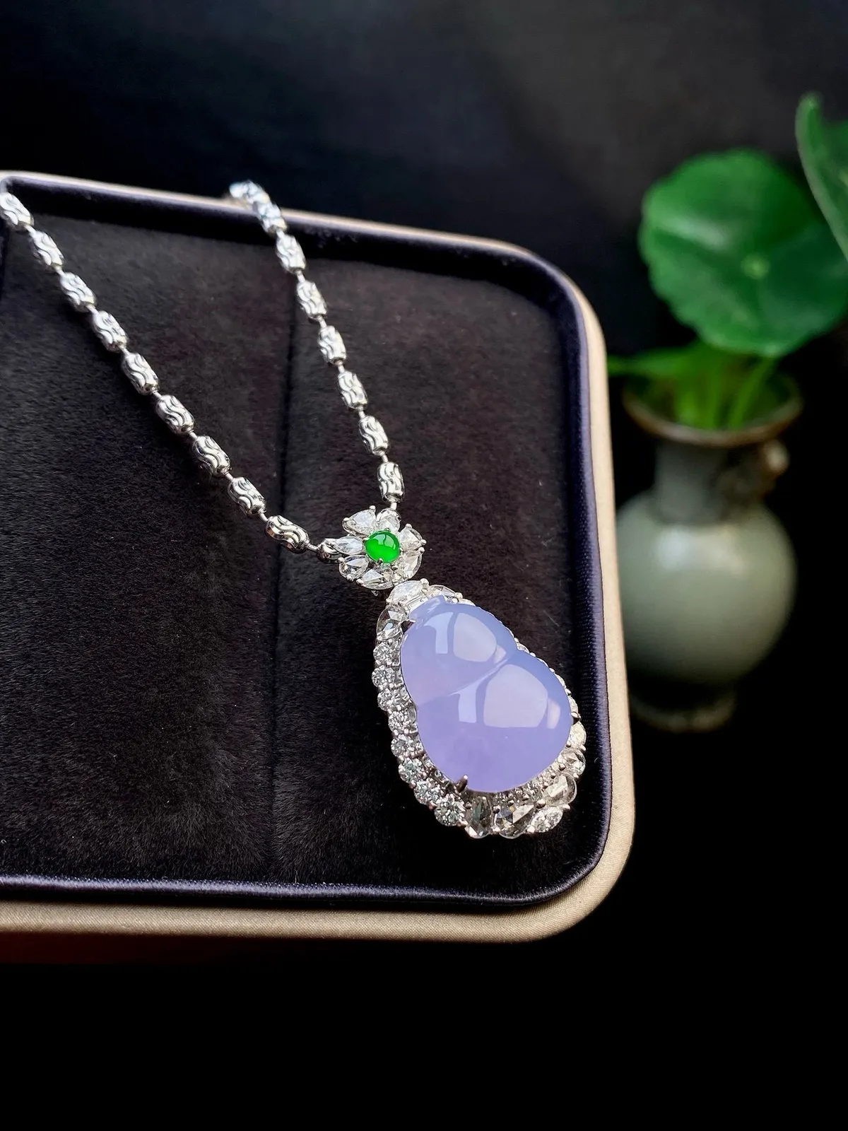 【冰种紫葫芦吊坠】质地细腻，冰透纯净，唯美漂亮，珍藏品质，18K金钻镶嵌，裸石尺寸15*11.4*3