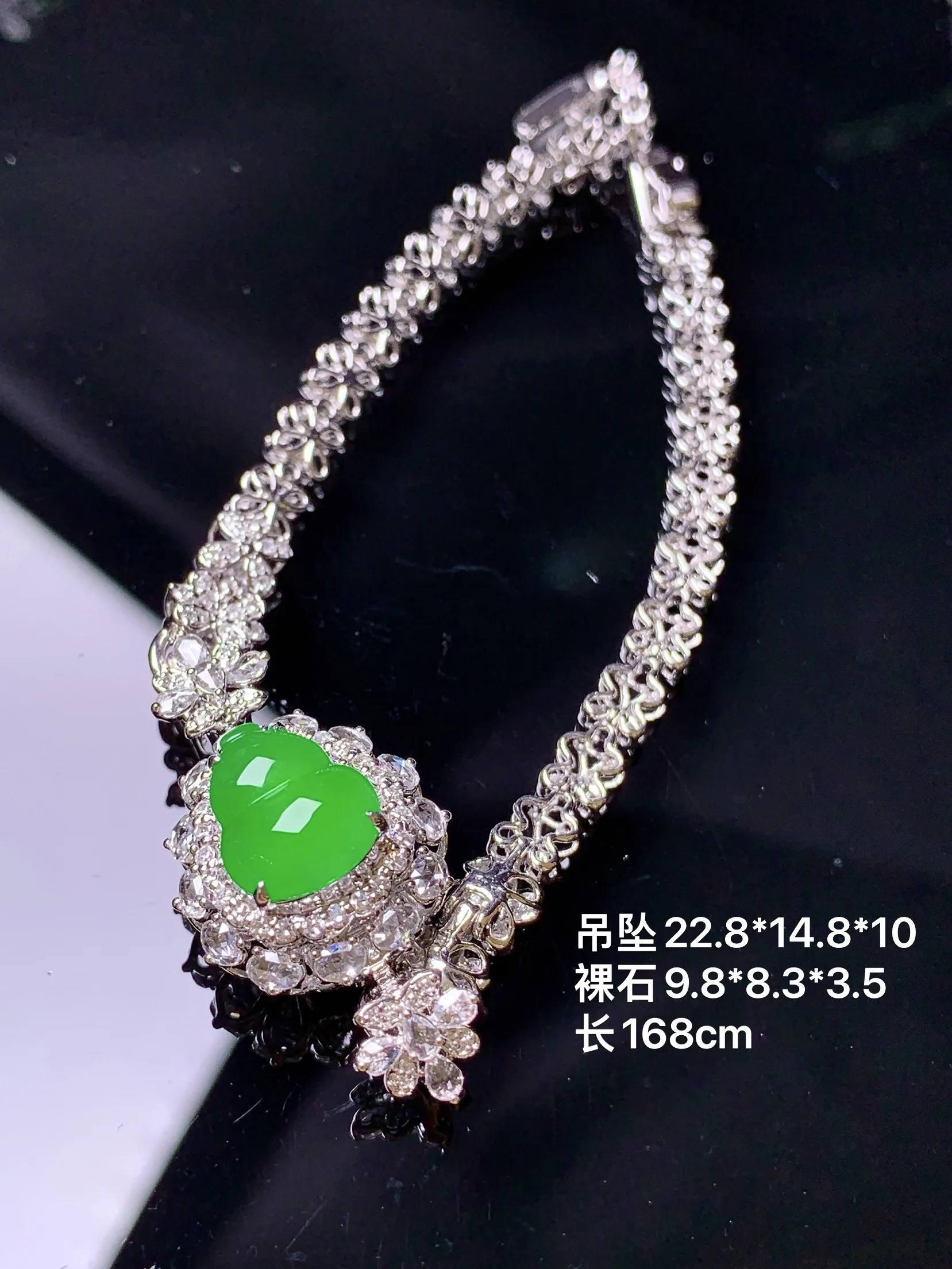 18k金钻镶嵌满绿葫芦手链吊坠两用款 玉质细腻 水润亮眼 色泽艳丽 整体尺寸22.8*14.8*10