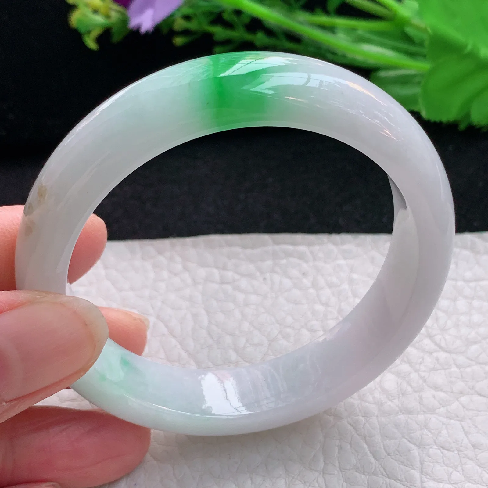 z自然光54.5*13*7.8平安镯 天然缅甸翡翠飘绿宽边玉手镯 珠宝玉手环