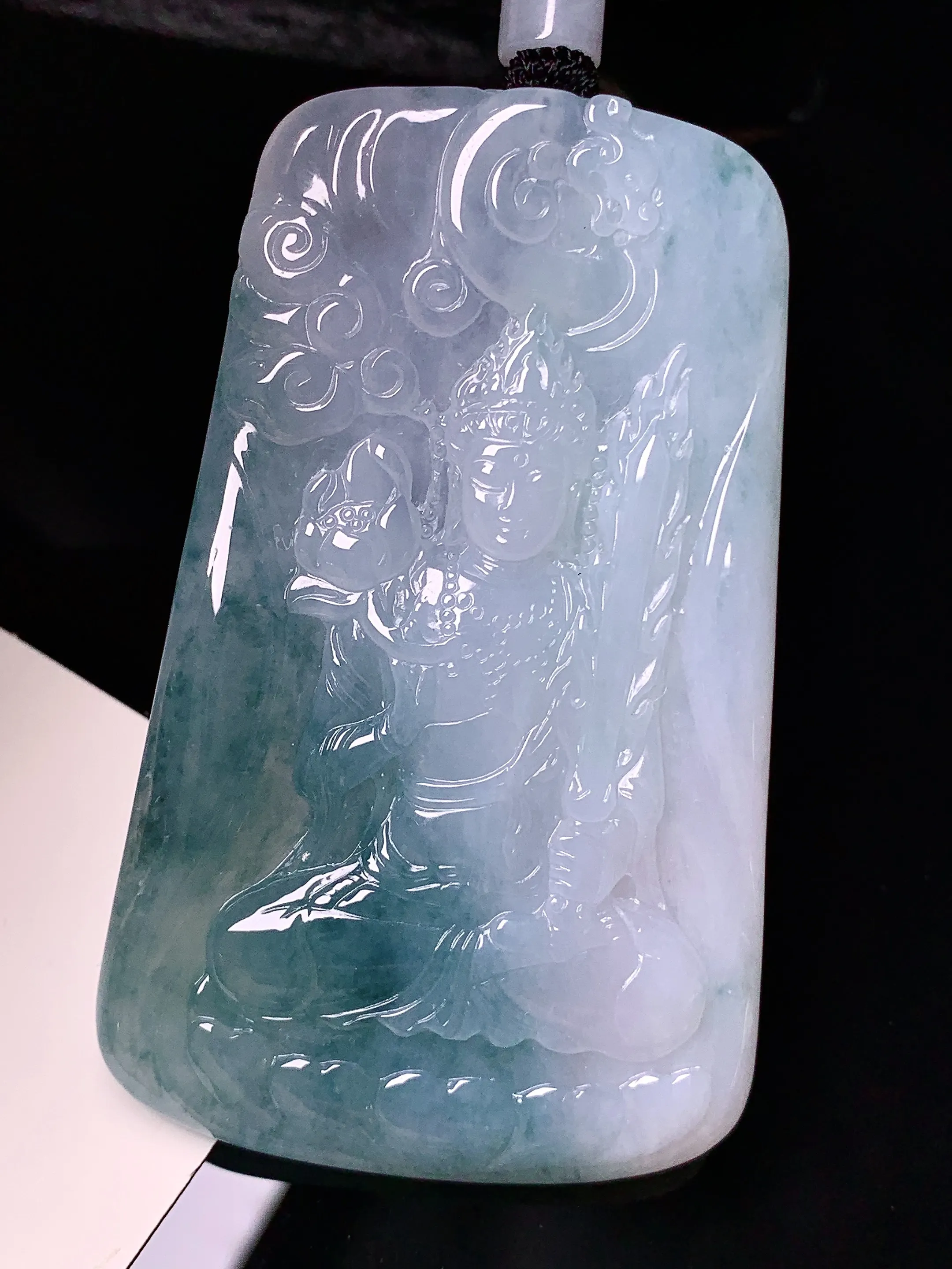 飘绿莲花观音吊坠 玉质细腻 水润亮眼 色泽艳丽 整体尺寸70*43*6