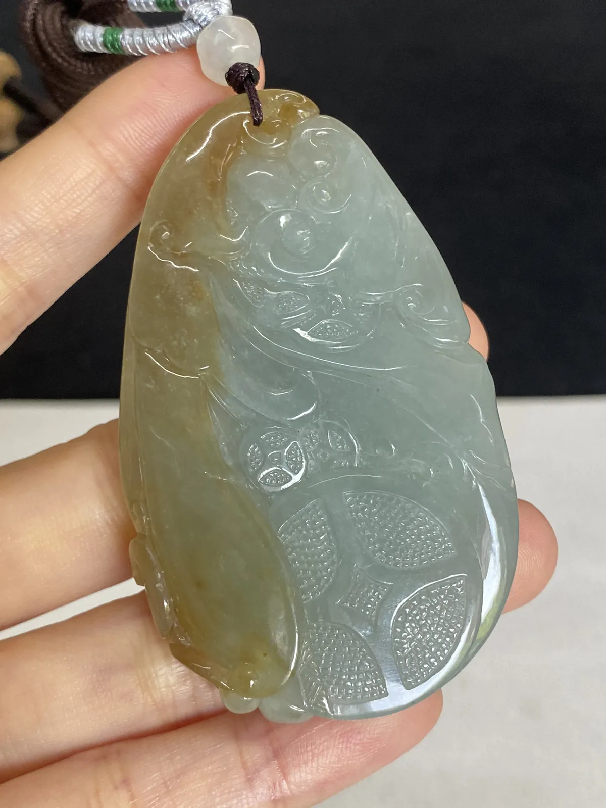 翡翠冰糯种黄色吊坠，配珠未测