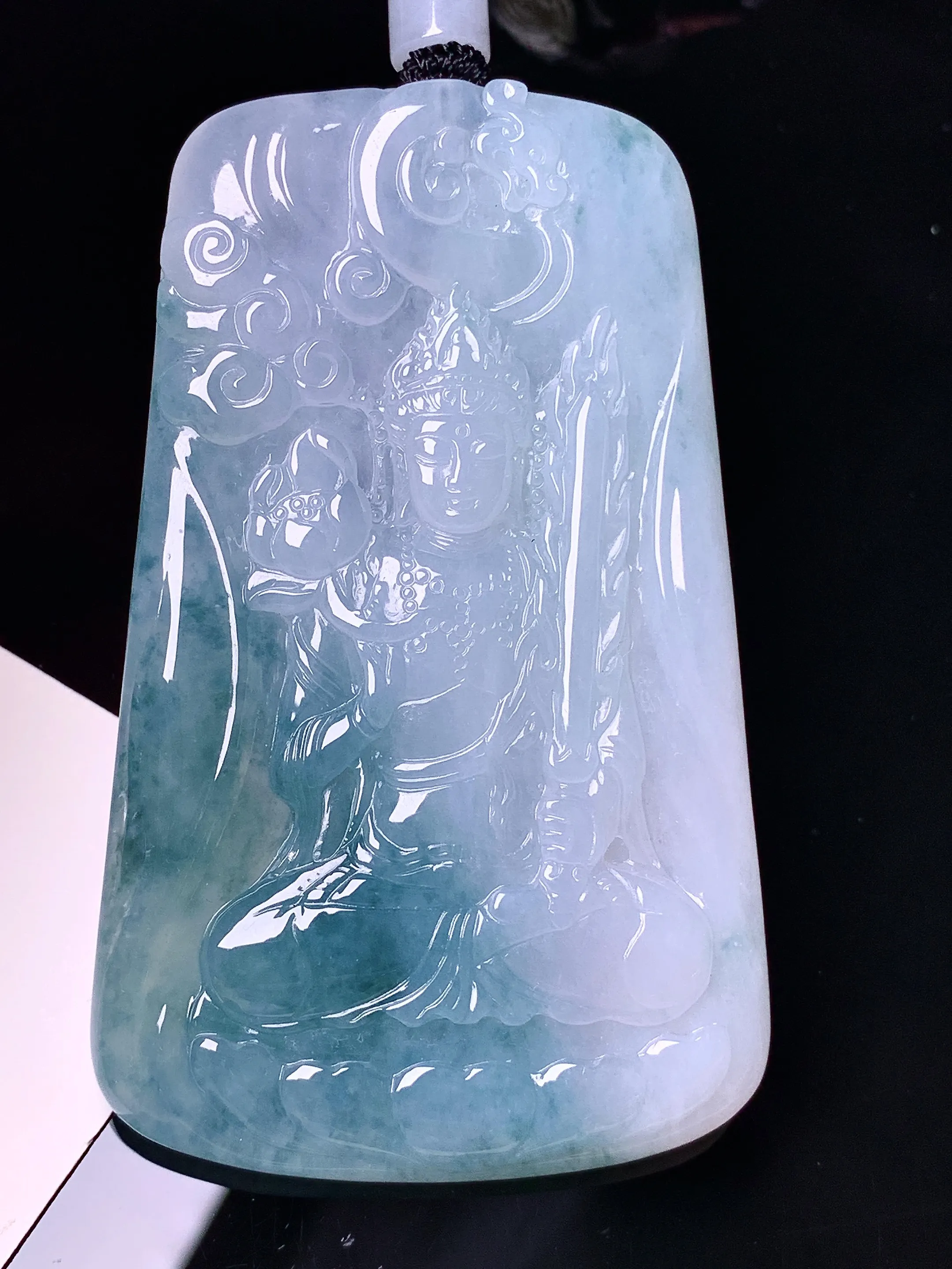 飘绿莲花观音吊坠 玉质细腻 水润亮眼 色泽艳丽 整体尺寸70*43*6