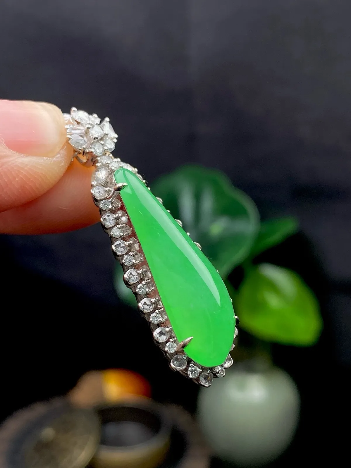 【冰种满绿福瓜】质地冰润细腻，种老起光，收藏品质，18K金钻镶嵌，裸石尺寸26.7*8.8*3.7毫米