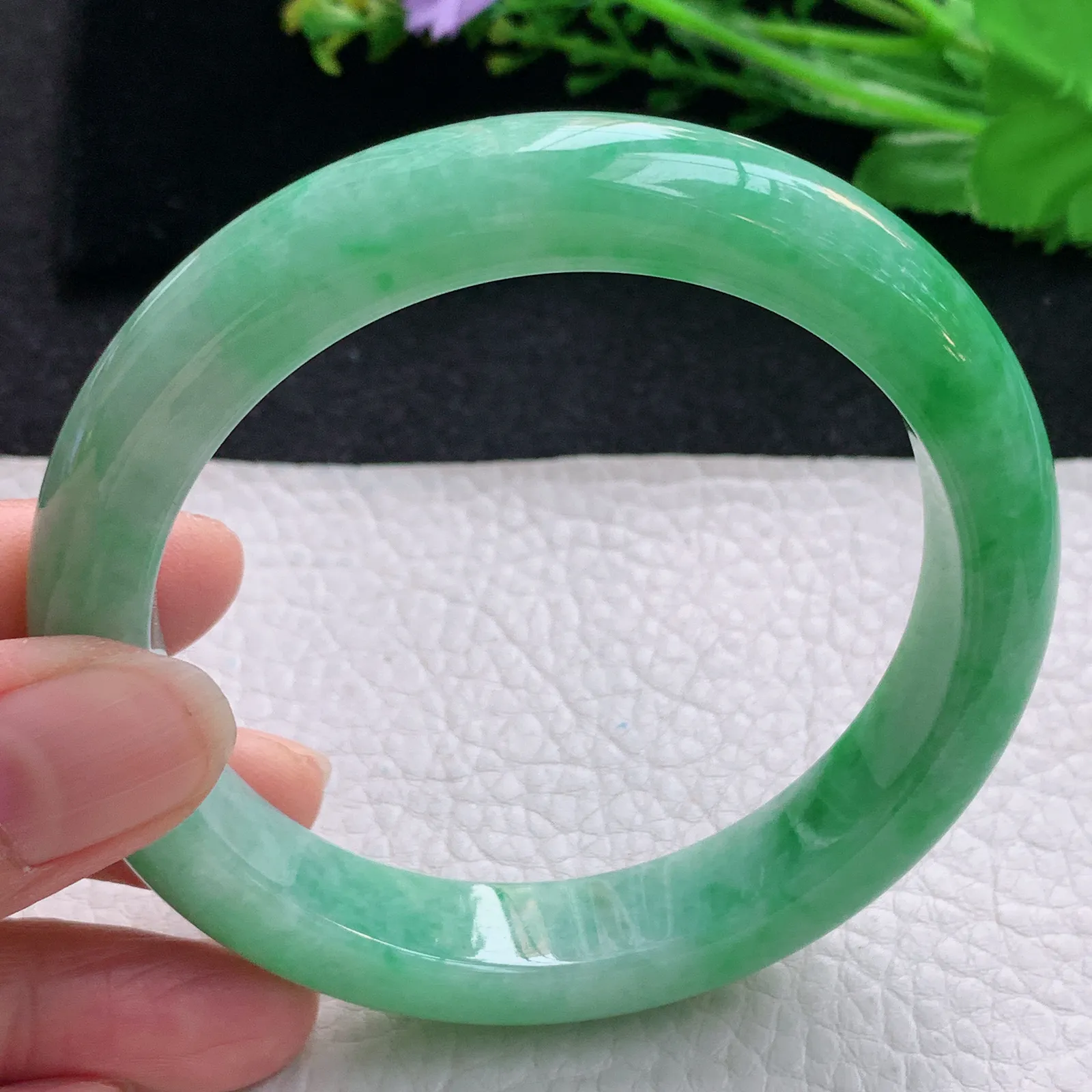 nr大圈口62*12.3*9.2平安镯 天然缅甸翡翠水润辣绿宽边玉手镯 珠宝玉手环