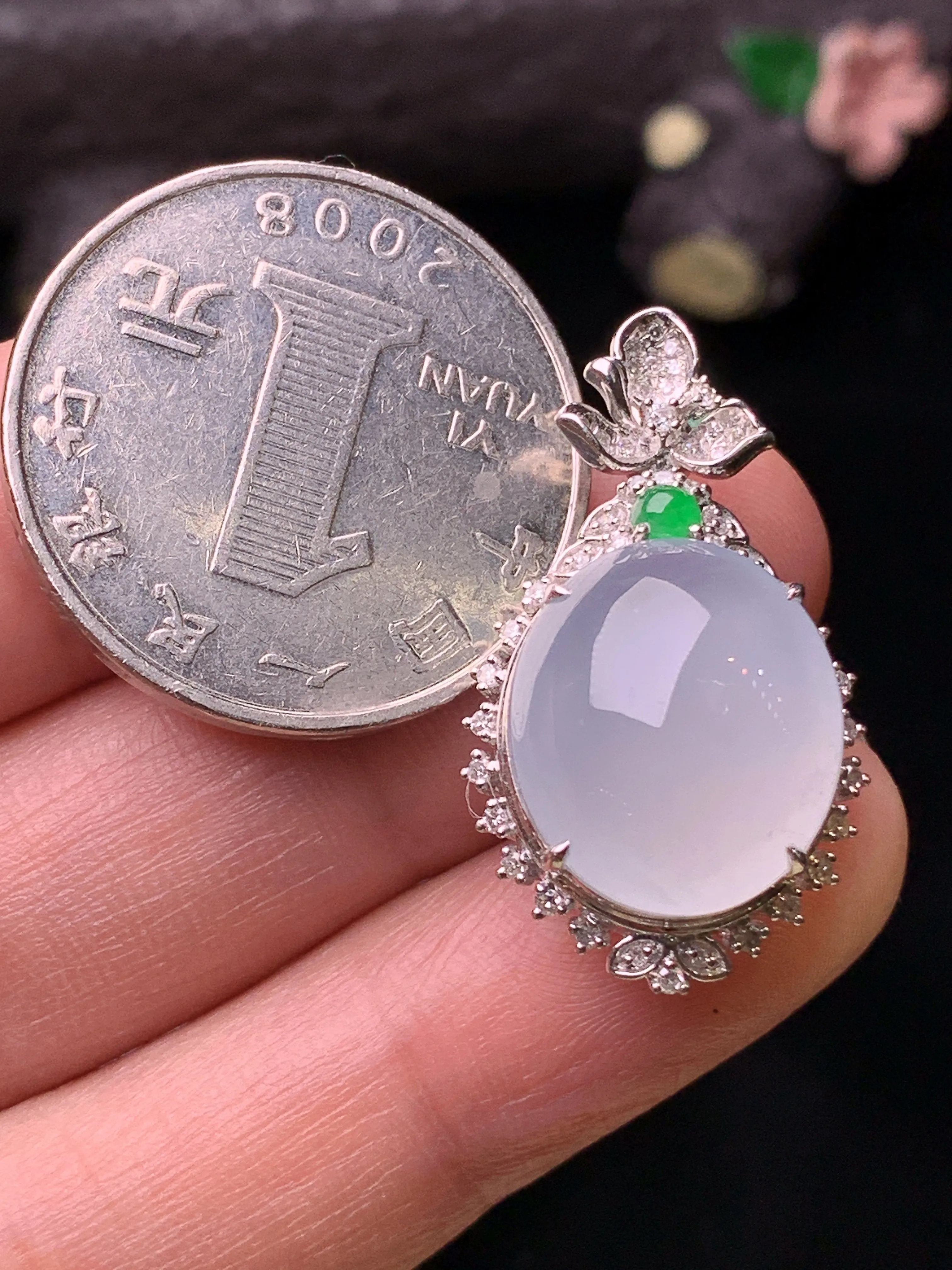 18k金钻镶嵌冰种蛋面吊坠 玉质细腻 水润亮眼 色泽艳丽 整体尺寸29*16.7*11