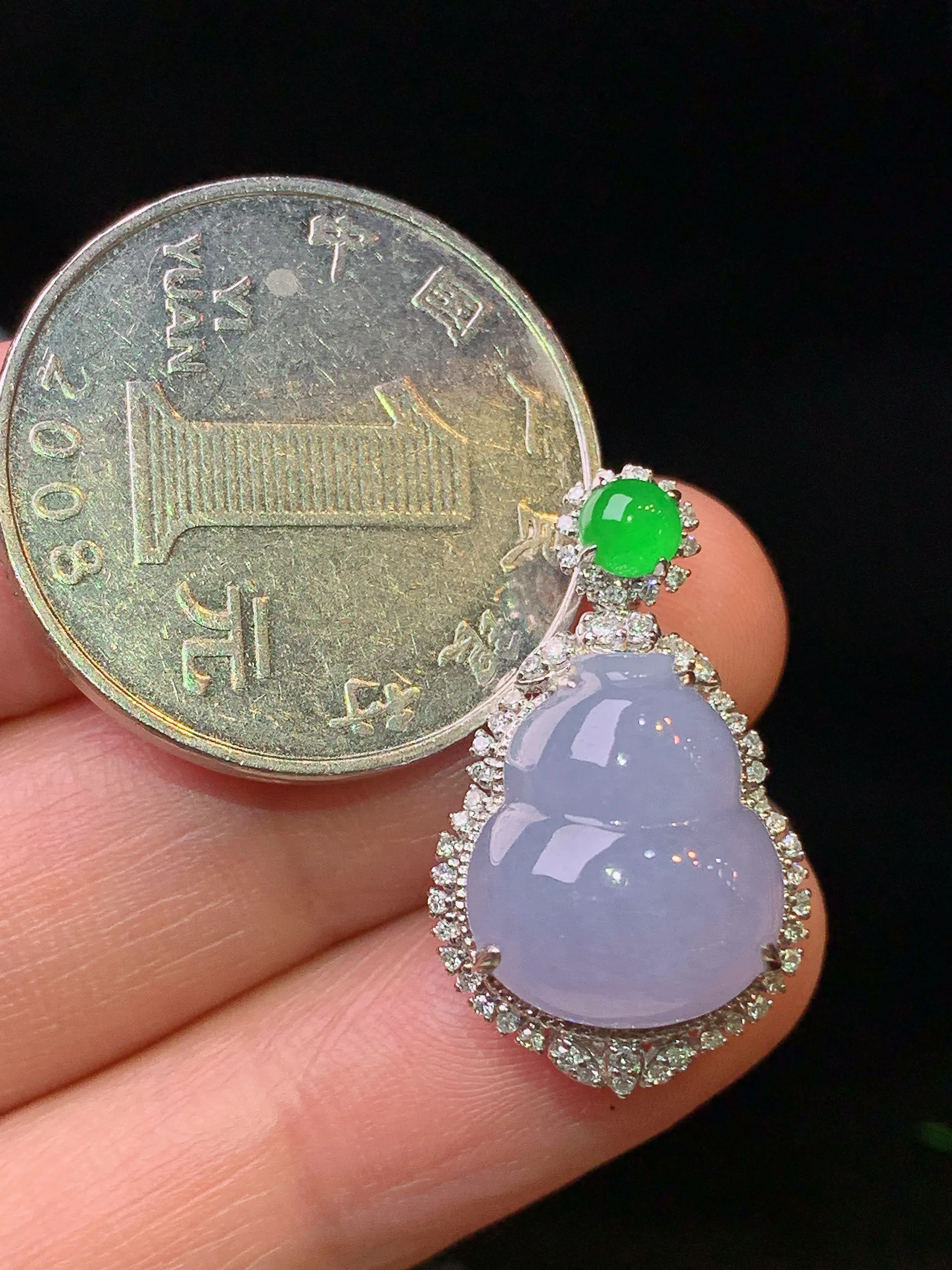 18k金钻镶嵌淡紫罗兰葫芦吊坠 玉质细腻 水润亮眼 色泽艳丽 整体尺寸24.8*14.7*10.6