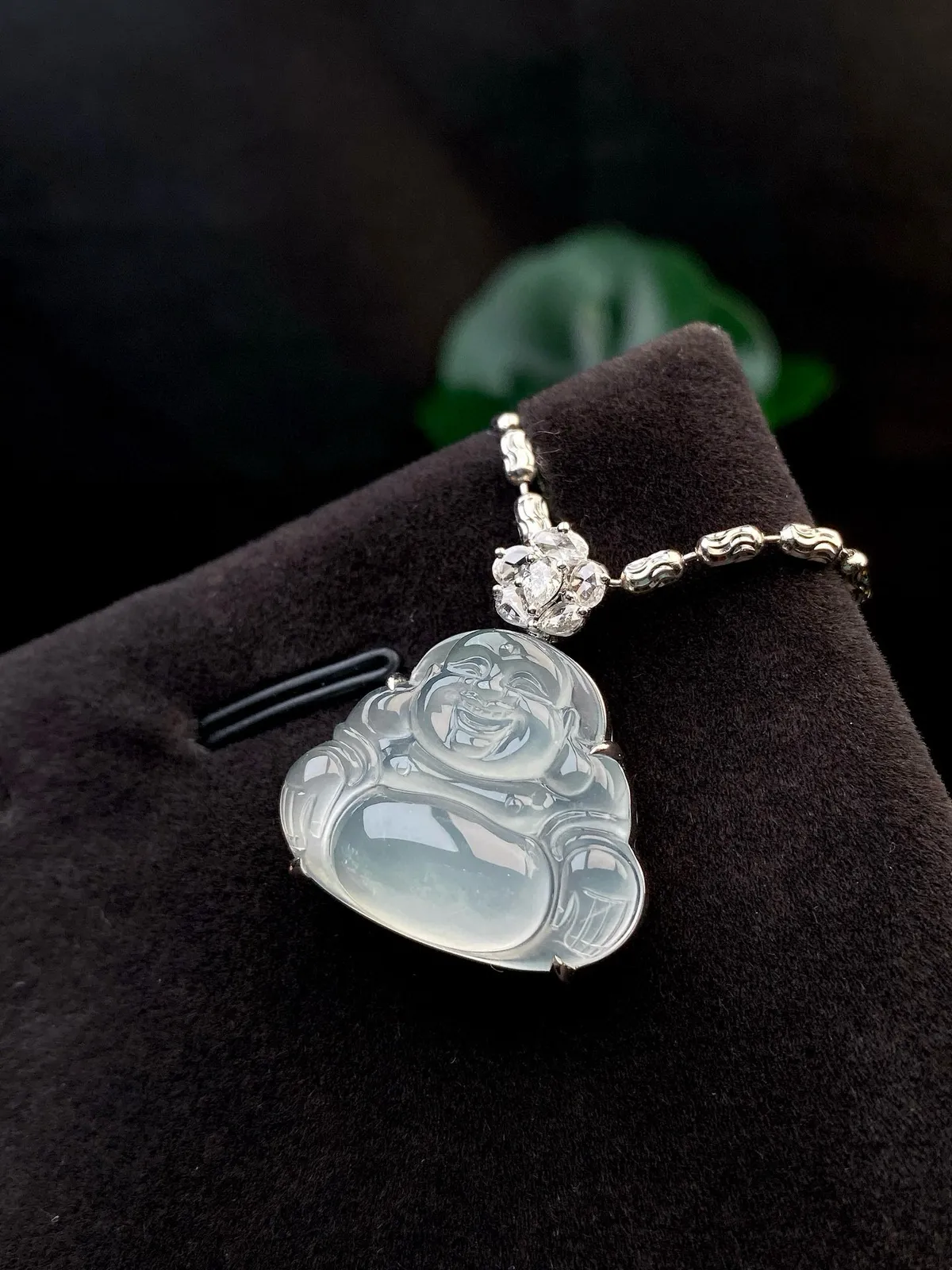 【冰种佛公吊坠】种水上乘，晶莹剔透，纯净通透，莹光感很强，18k金钻镶嵌，裸石尺寸18.3*22.5