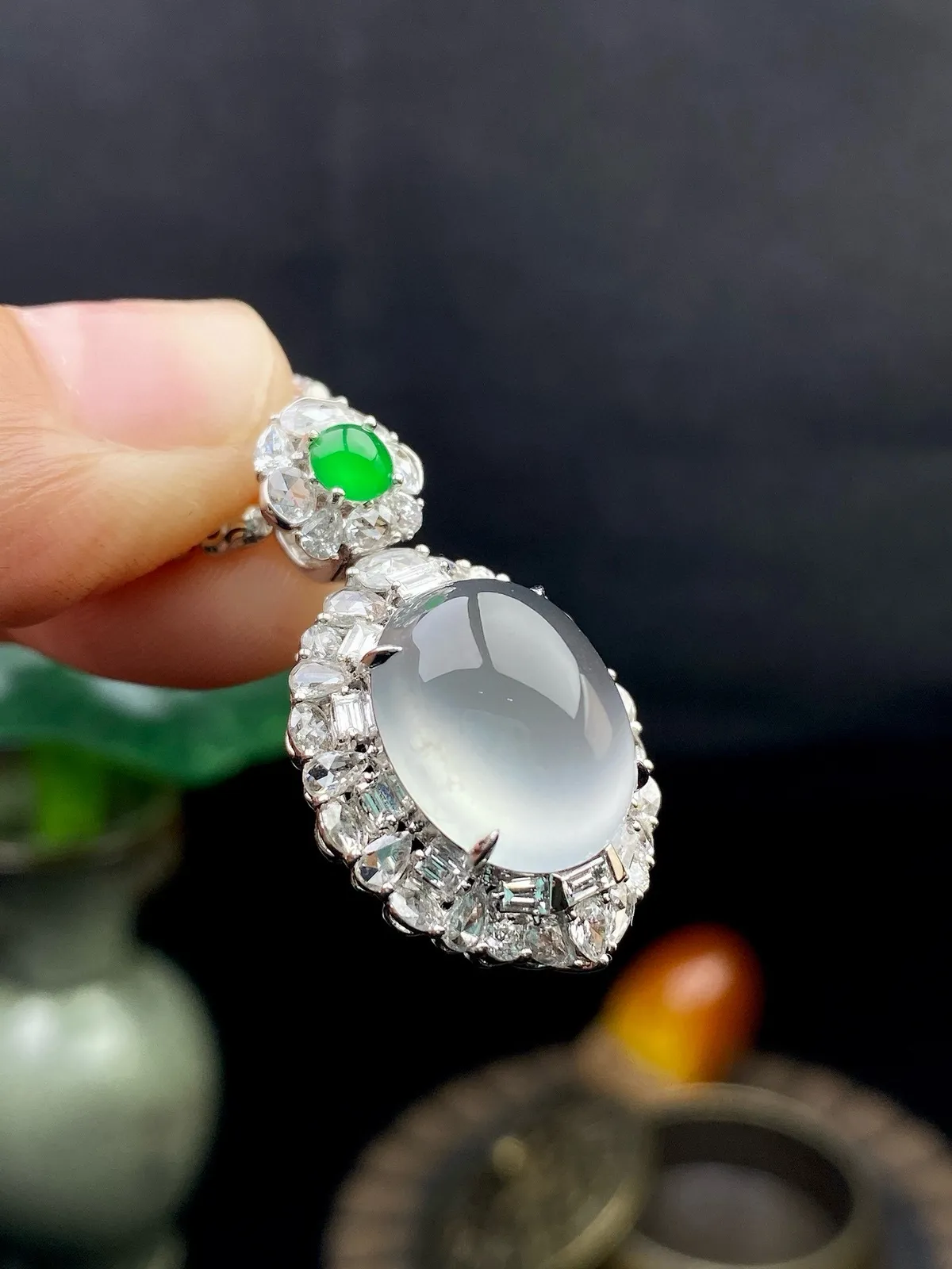 【冰种蛋面吊坠】种水很不错、细腻水润，形状很饱满，收藏品质，18K金钻镶嵌，裸石尺寸13.6*11.1*6毫米