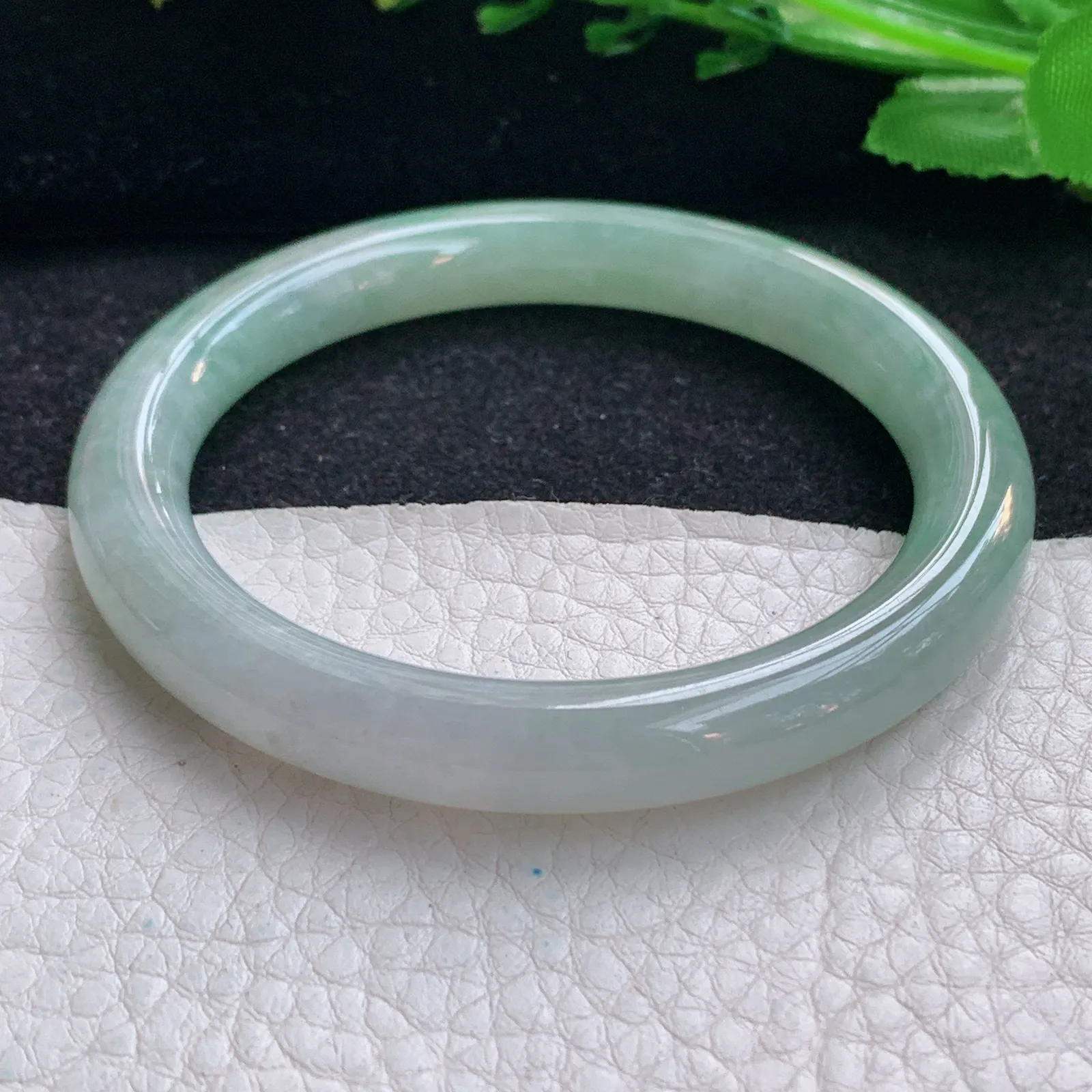 n自然光53.5*8.5叮当镯 翡翠a货玉手镯水润清新秀气圆条玉手环 美人镯