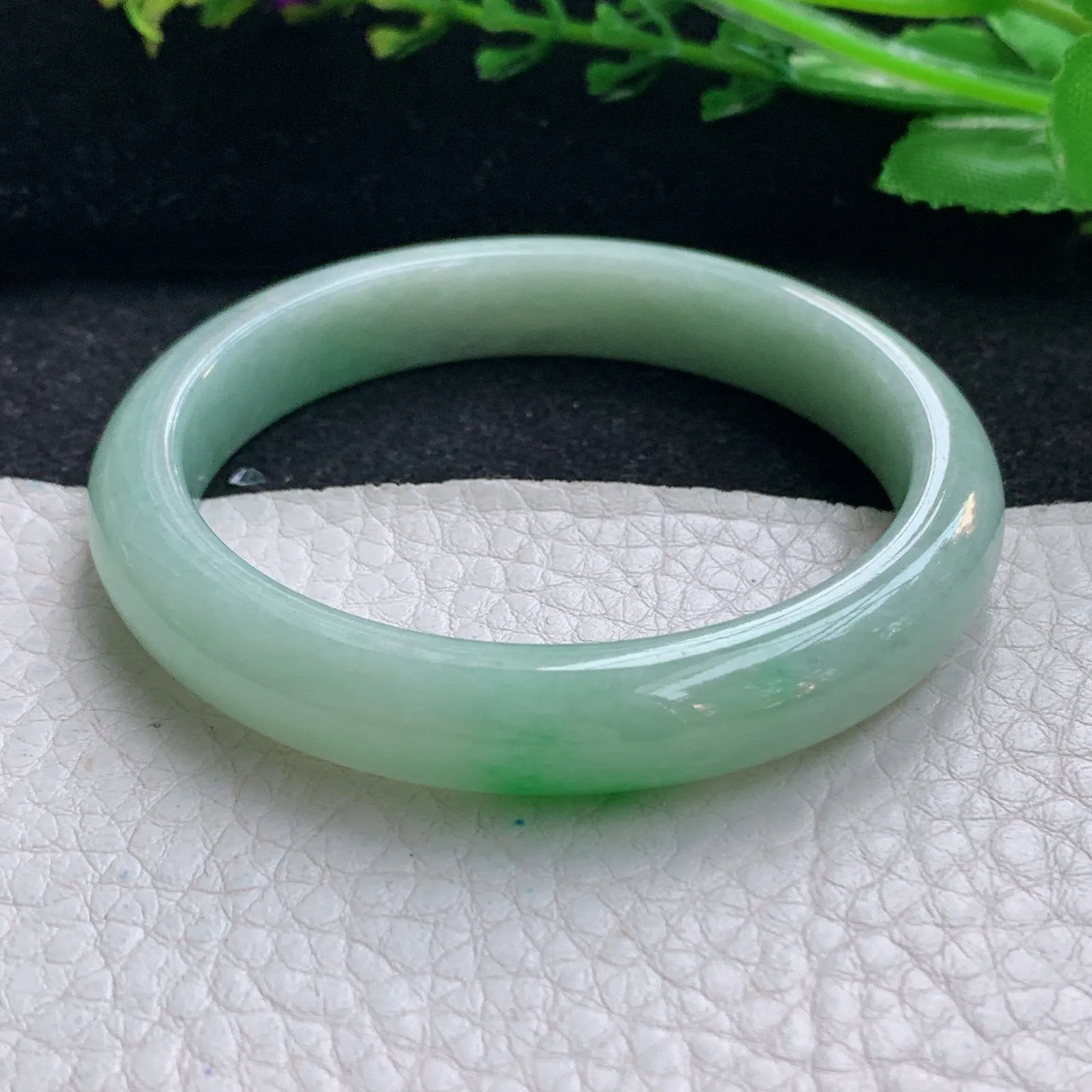 xx小圈口51*9.6*7平安镯 翡翠a货玉手镯水润飘阳绿秀气宽边玉手环