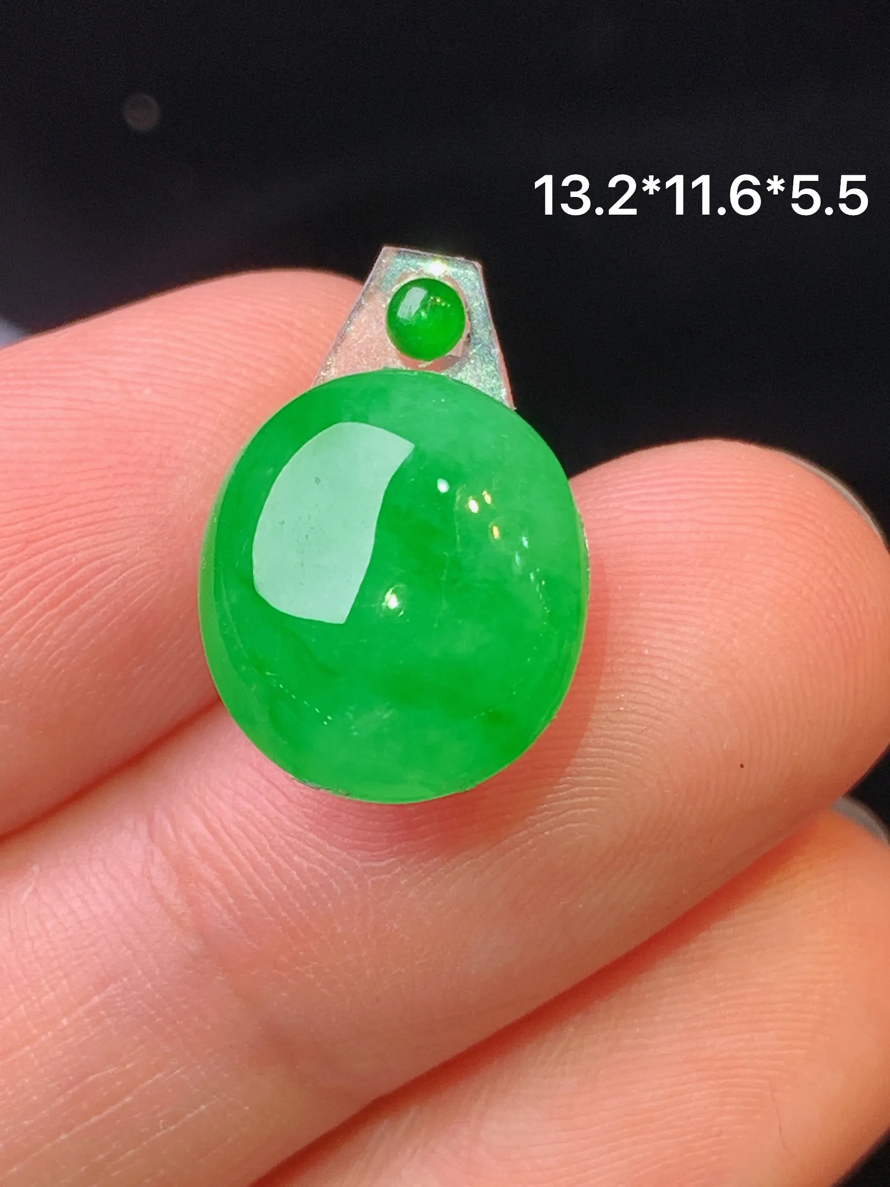 镶嵌款 满绿蛋面吊坠 玉质细腻 水润亮眼 色泽艳丽 整体尺寸13.2*11.6*5.5