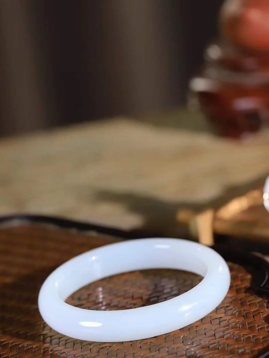 【腕间柔情.手镯】   

收藏级臻品️和田玉白玉手镯 玉质温润细腻 油性十足 古朴秀雅 轻抚岁月