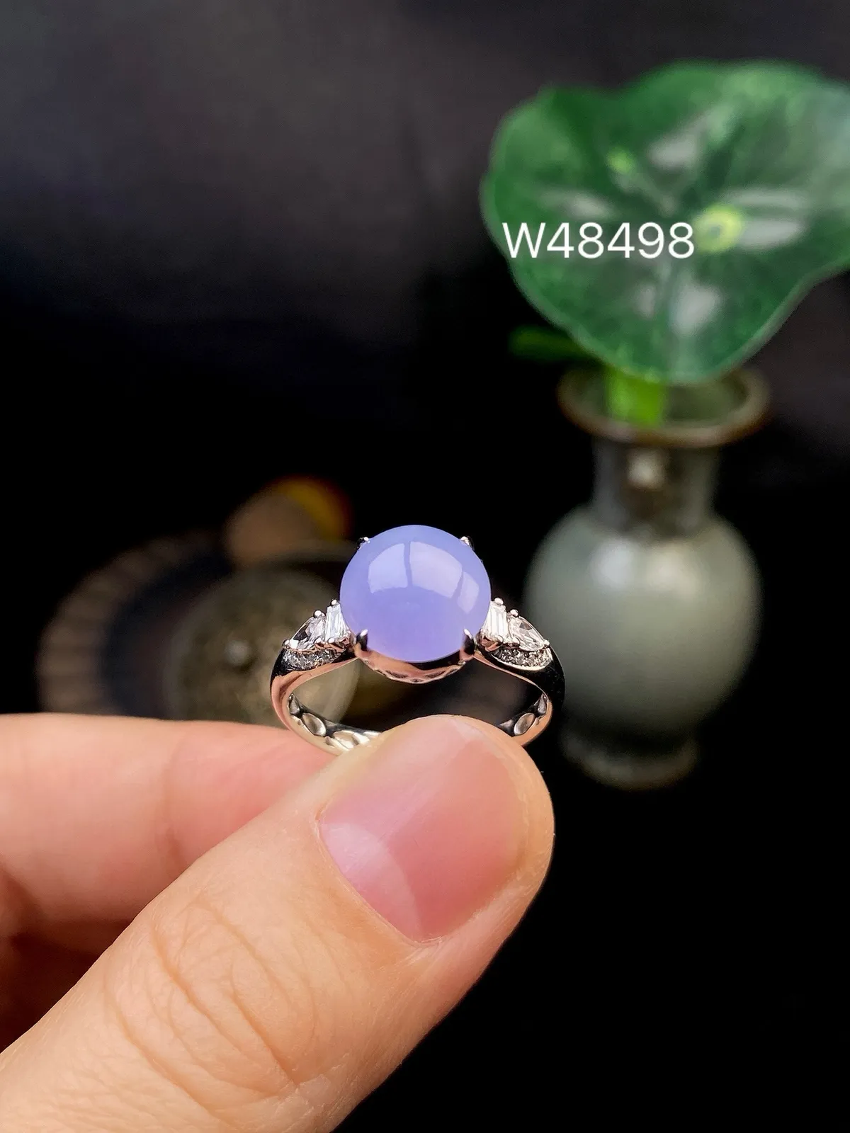 【冰种紫蛋面戒指】质地细腻，饱满度很好，晶莹剔透，18k金钻镶嵌，裸石尺寸9.1*8.9*4.4毫米