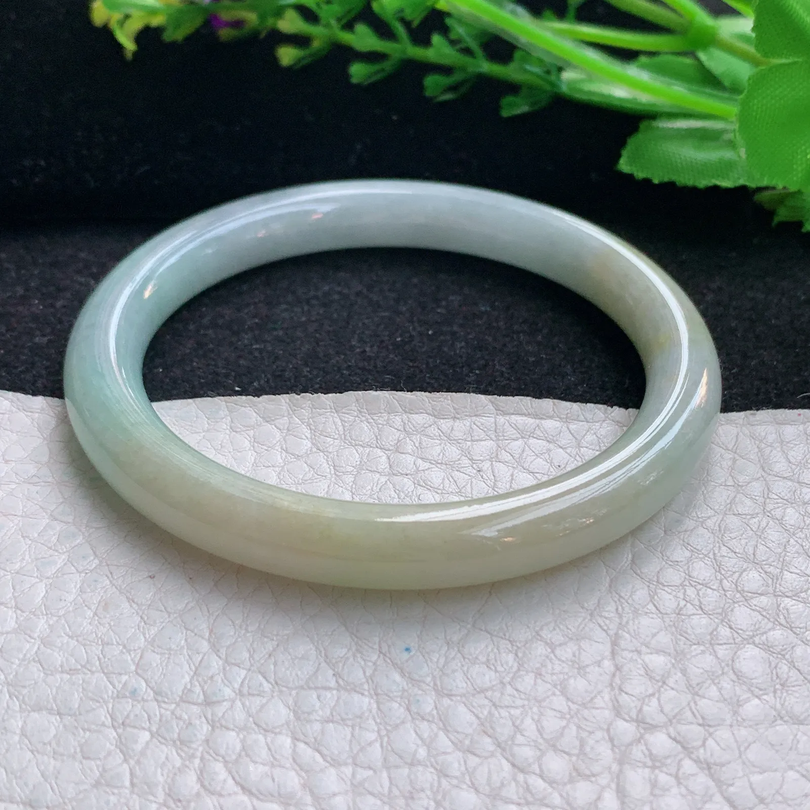 xx自然光54.5*7.8*7.2美人镯 翡翠a货玉手镯水润双彩圆条玉手环 叮当镯