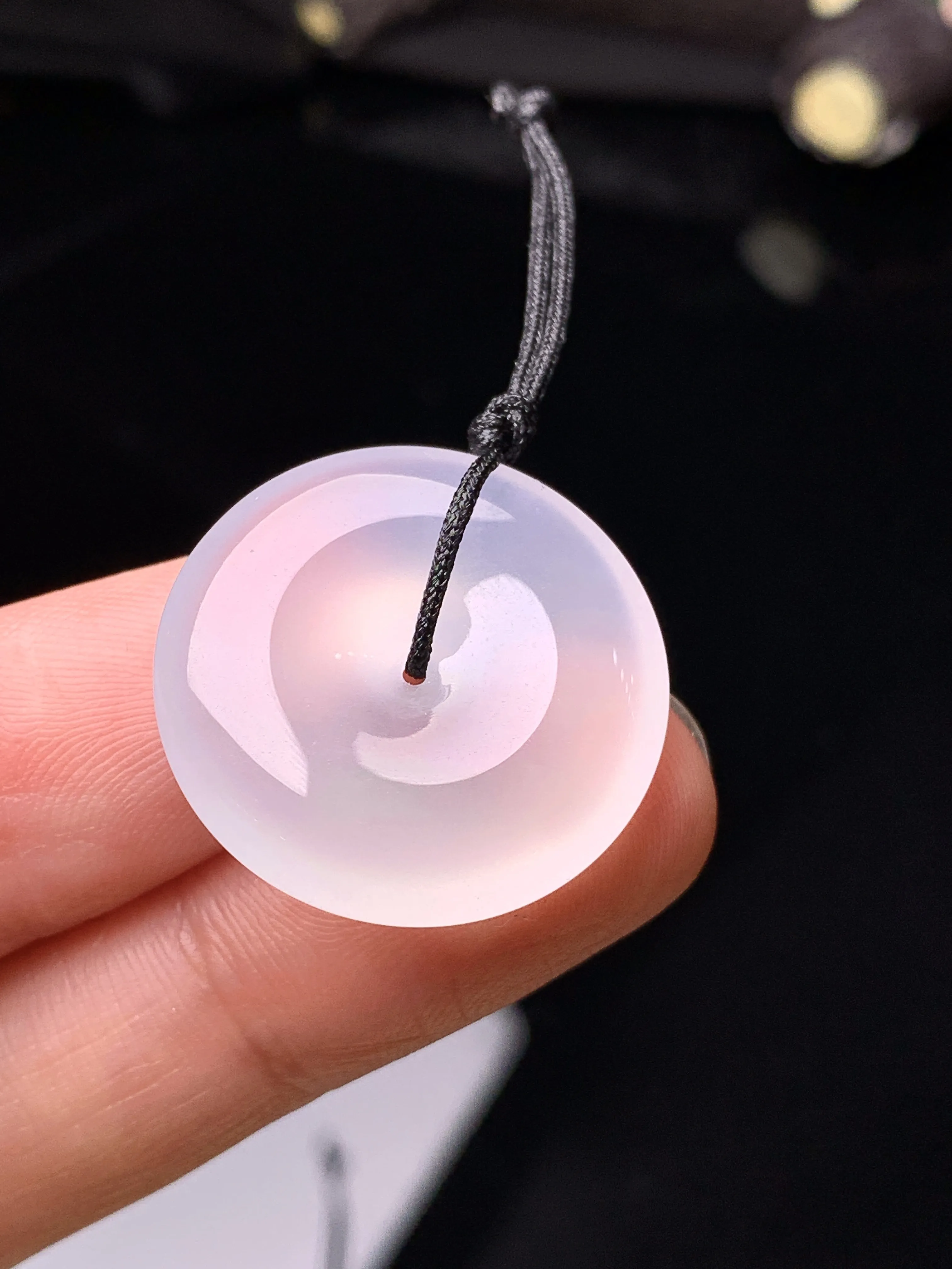 冰种平安扣吊坠 玉质细腻 水润亮眼 色泽艳丽 整体尺寸22.7*22.7*6.3