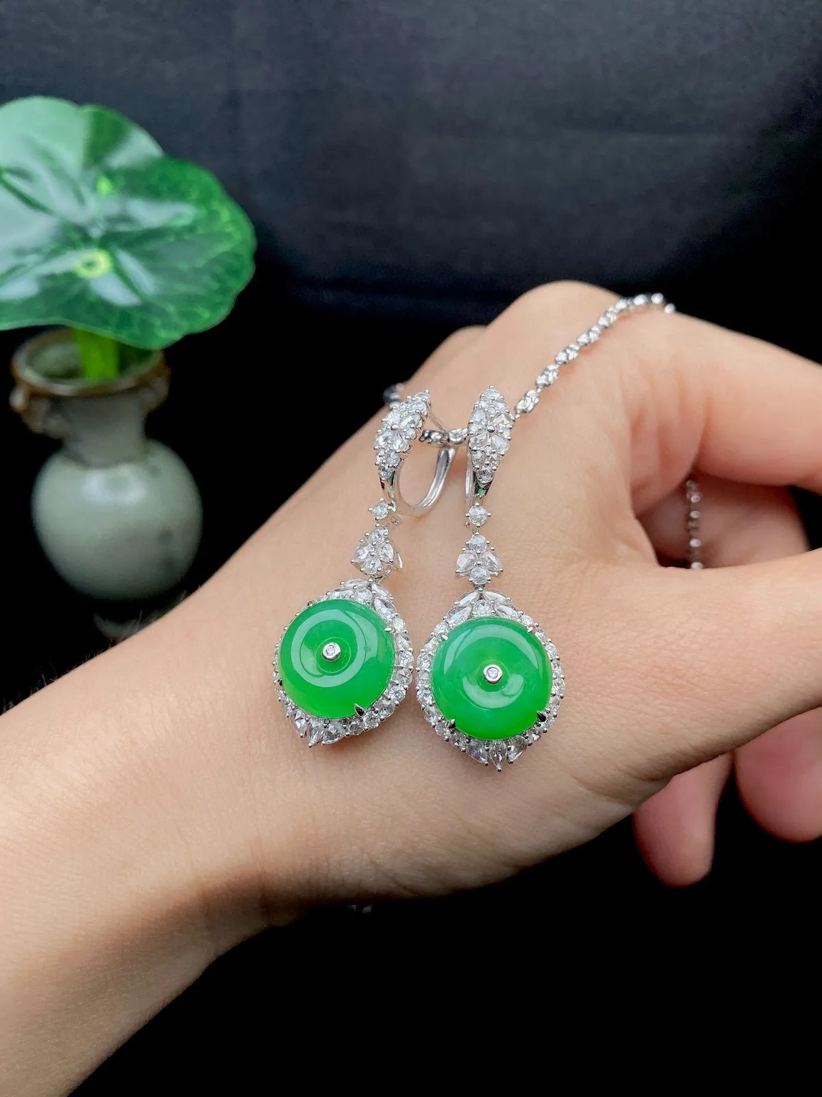 【冰种满绿平安扣耳坠】种水上乘，纯净通透，收藏品质，18k金钻豪华镶嵌，裸石尺寸11.9*3毫米