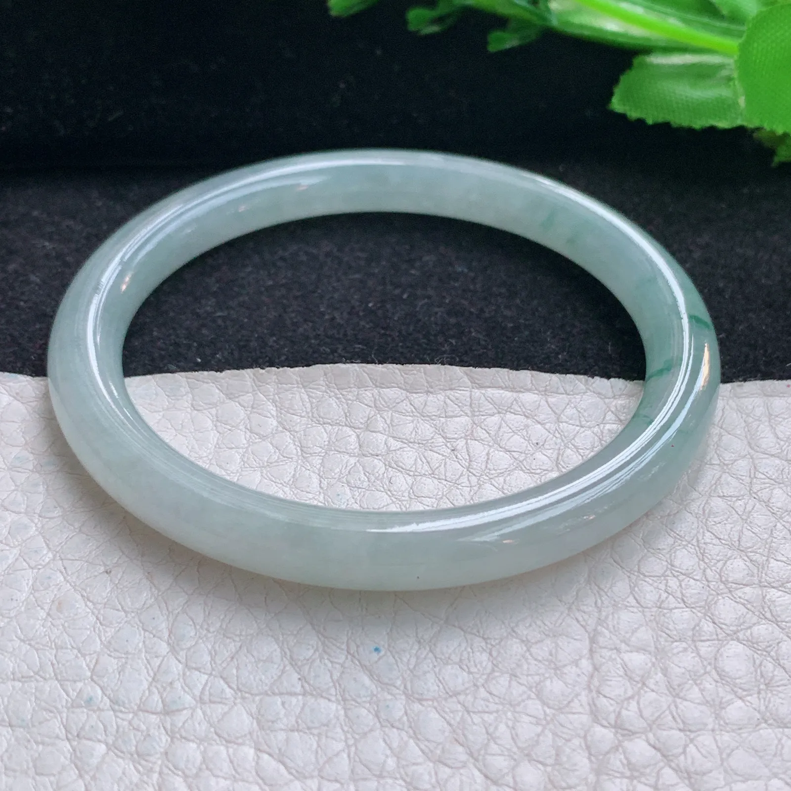 xx小圈口51.5*6.8*7叮当镯 翡翠a货冰飘花秀气圆条玉手镯 美人镯