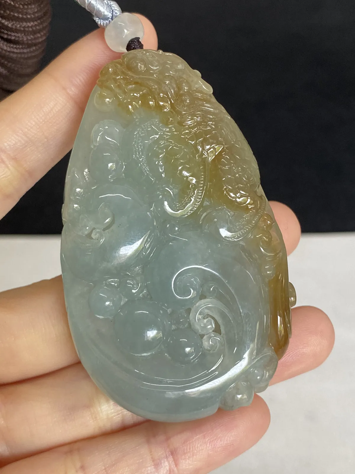 翡翠冰糯种黄色吊坠，配珠未测