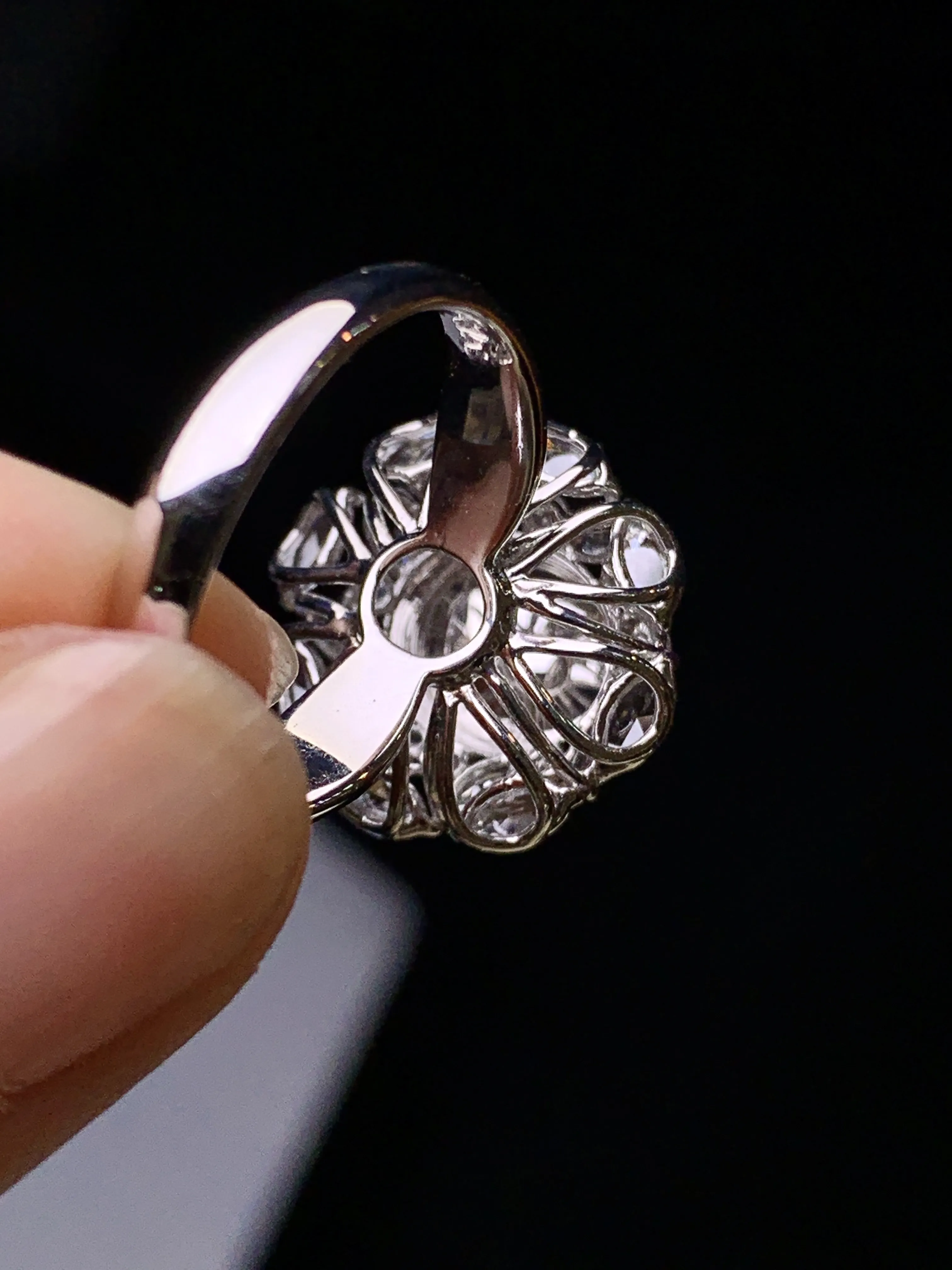 18k金钻镶嵌冰种平安扣戒指 玉质细腻 水润亮眼 色泽艳丽 圈口14.5 整体尺寸17.5*16.8*12.8