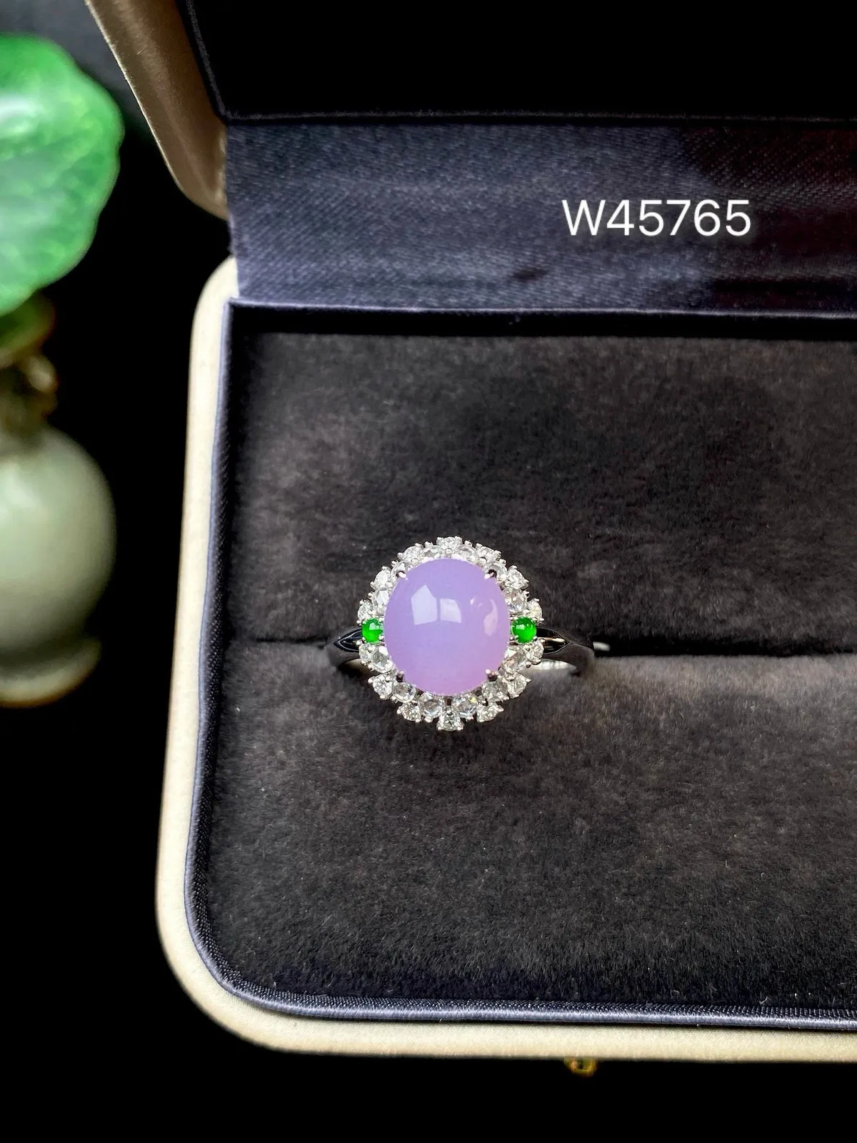 【冰种紫蛋面戒指】质地细腻，饱满度很好，晶莹剔透，18k金钻镶嵌，裸石尺寸8.5*7.8*3.7毫米