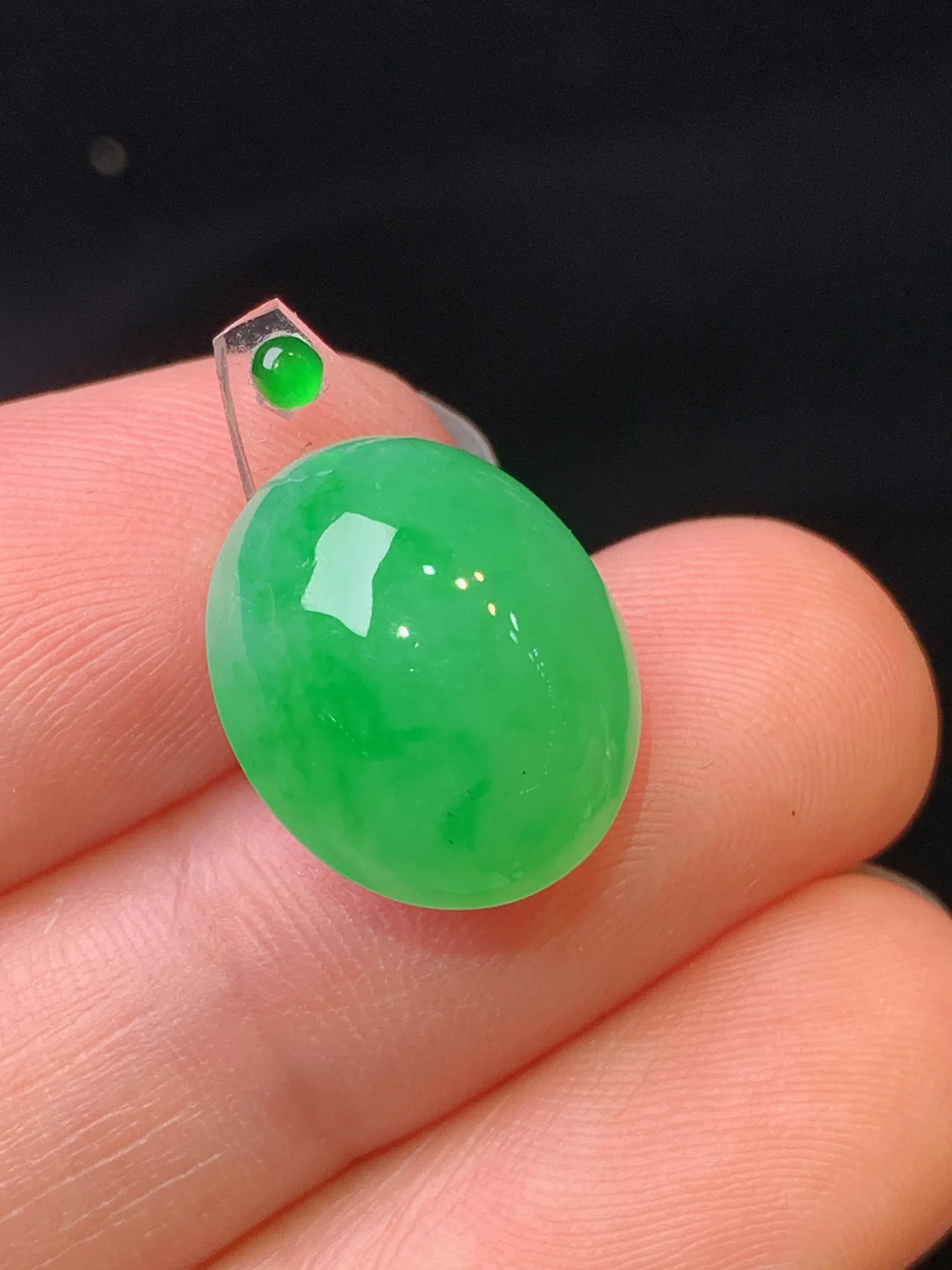 镶嵌款 满绿蛋面吊坠 玉质细腻 水润亮眼 色泽艳丽 整体尺寸14.6*12*7