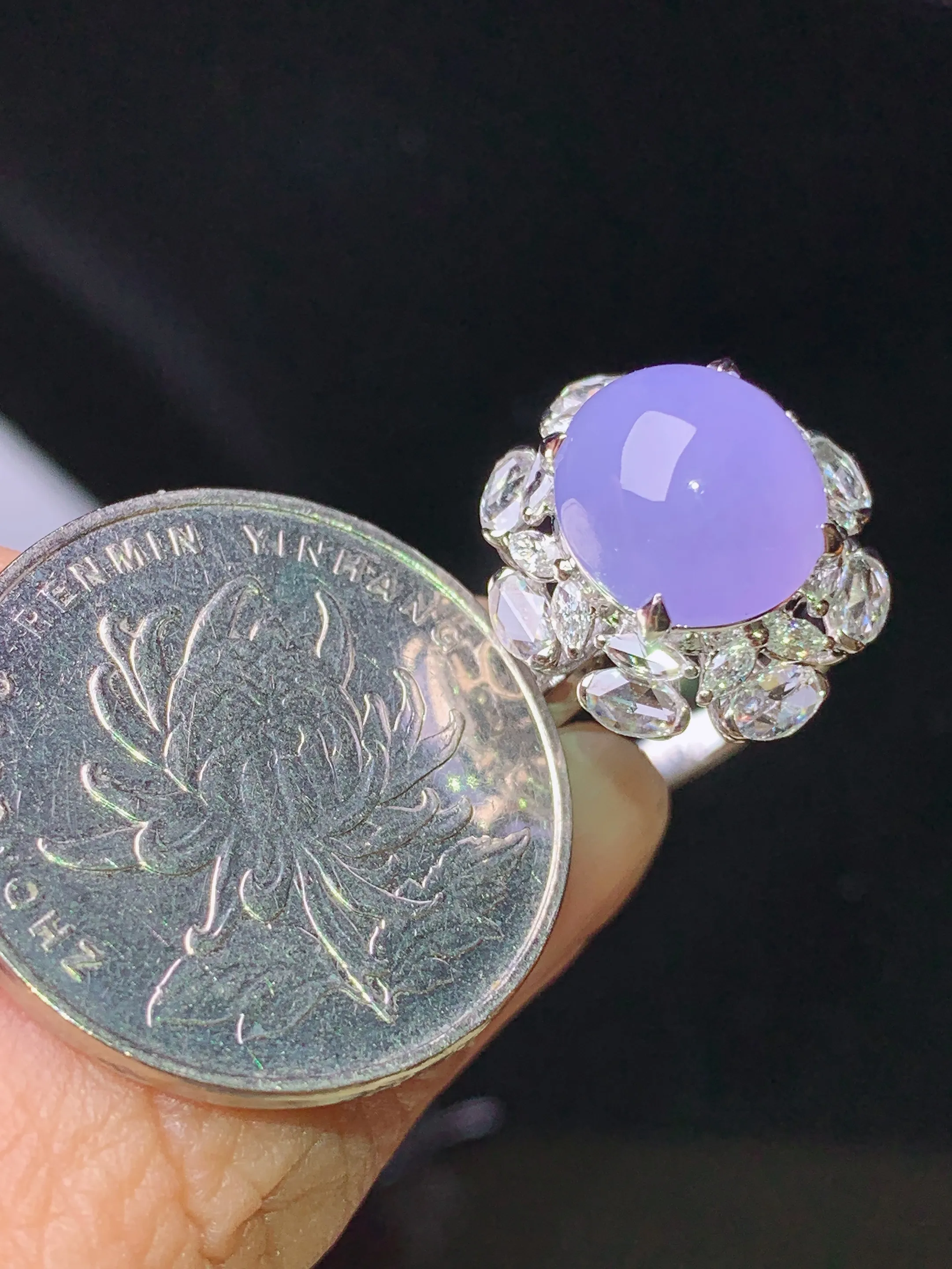 18k金钻镶嵌紫罗兰蛋面戒指 玉质细腻 水润亮眼 色泽艳丽 圈口14.5 整体尺寸17*16*13.2