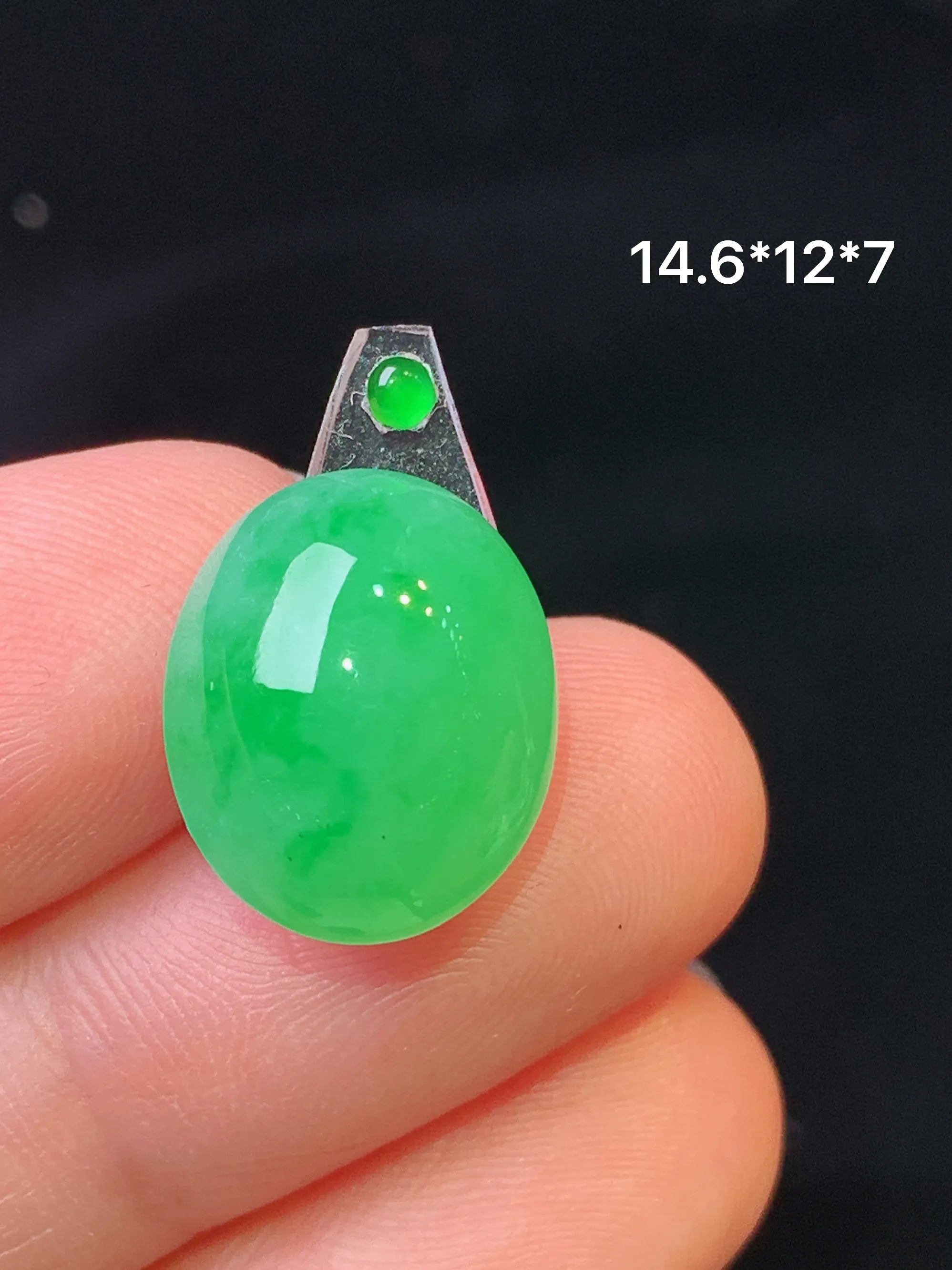 镶嵌款 满绿蛋面吊坠 玉质细腻 水润亮眼 色泽艳丽 整体尺寸14.6*12*7