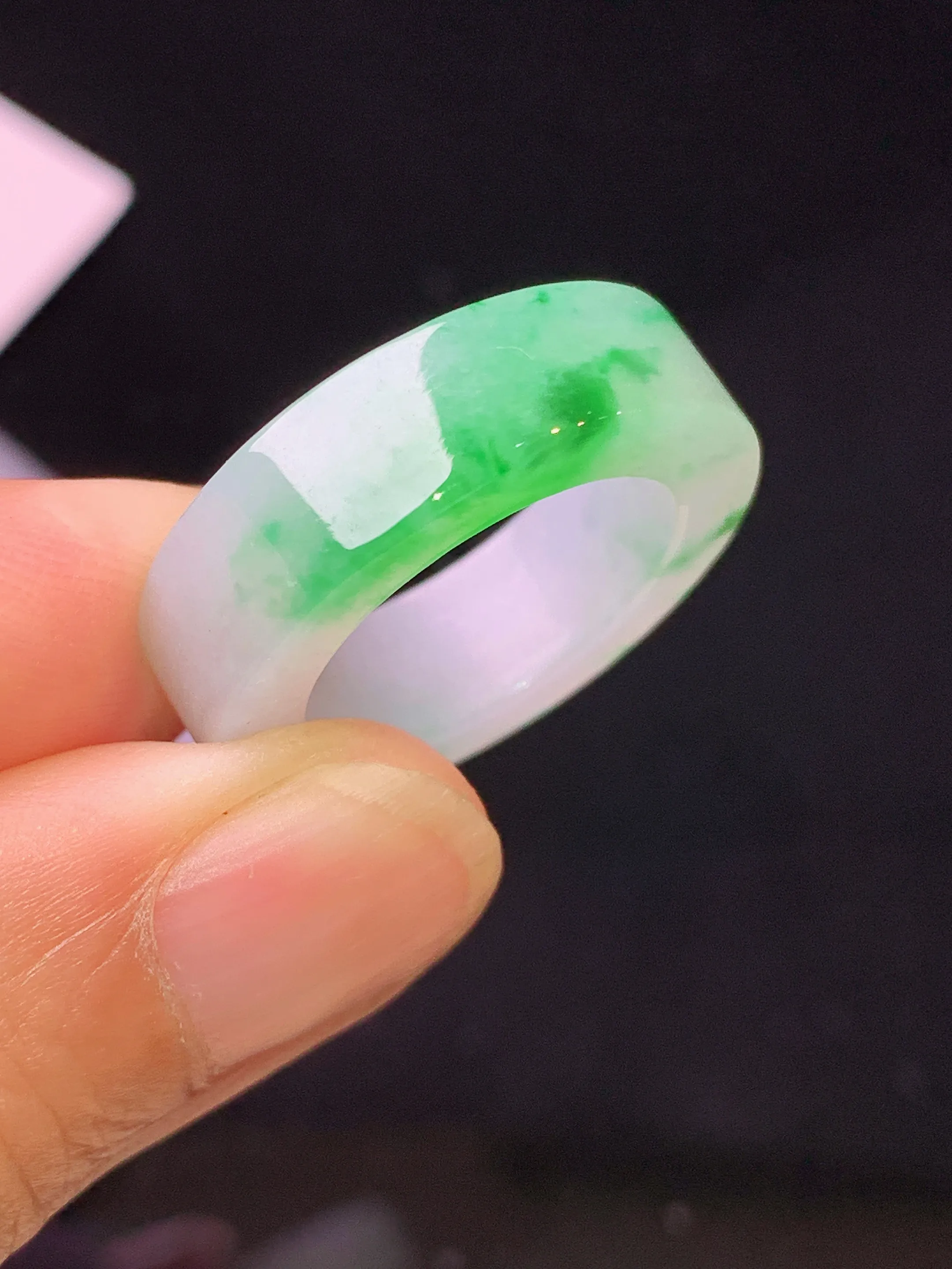 飘绿指环 玉质细腻 水润亮眼 色泽艳丽 圈口9.5整体尺寸23*6.2*3.8