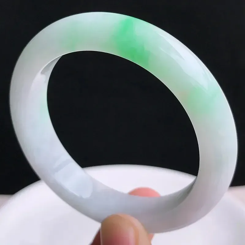 51圈口 自然光拍摄天然翡翠A货飘绿小圈口玉手镯 46.56克