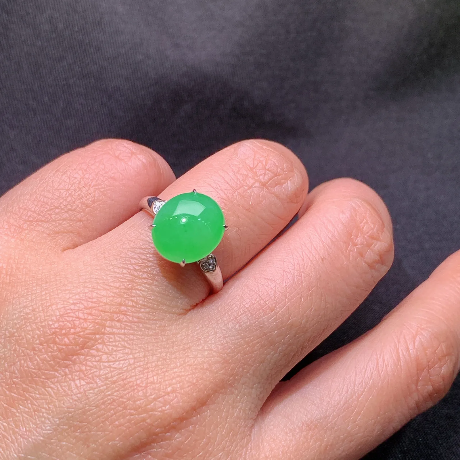 冰甜绿蛋面戒指，18镶嵌佳品，简约时尚，冰润色阳，种水足，Jc 圈口14 尺寸11.7*10*4.7
